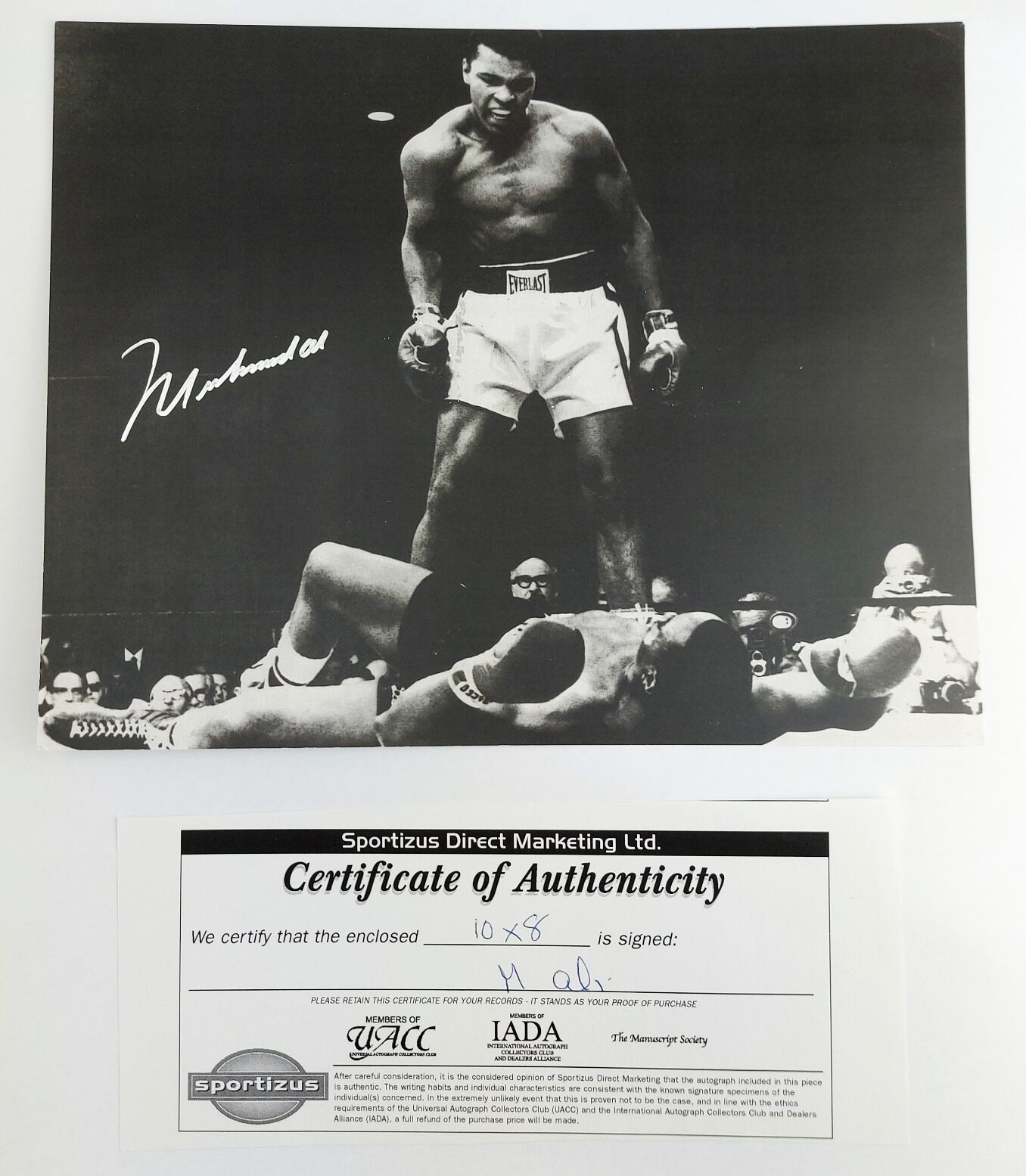 USA, Muhammad Ali Signed 10×8 Boxing Photograph, With Cerificate of Authenticity by Sportizus COA