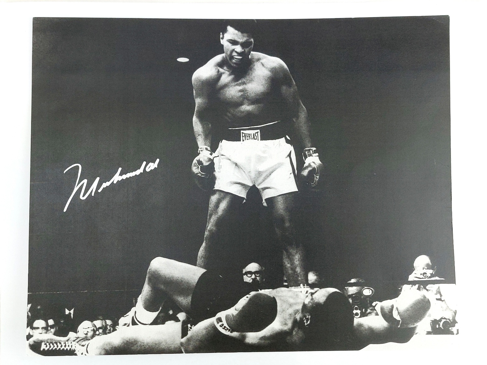 USA, Muhammad Ali Signed 10×8 Boxing Photograph, With Cerificate of Authenticity by Sportizus COA - Image 3