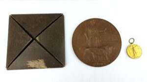 British, WW1, Memorial Plaque (“Death Penny”) in Original Packet with Named WW1 Victory Medal – Rfn. Edward Charles Hart, 18th London Regiment