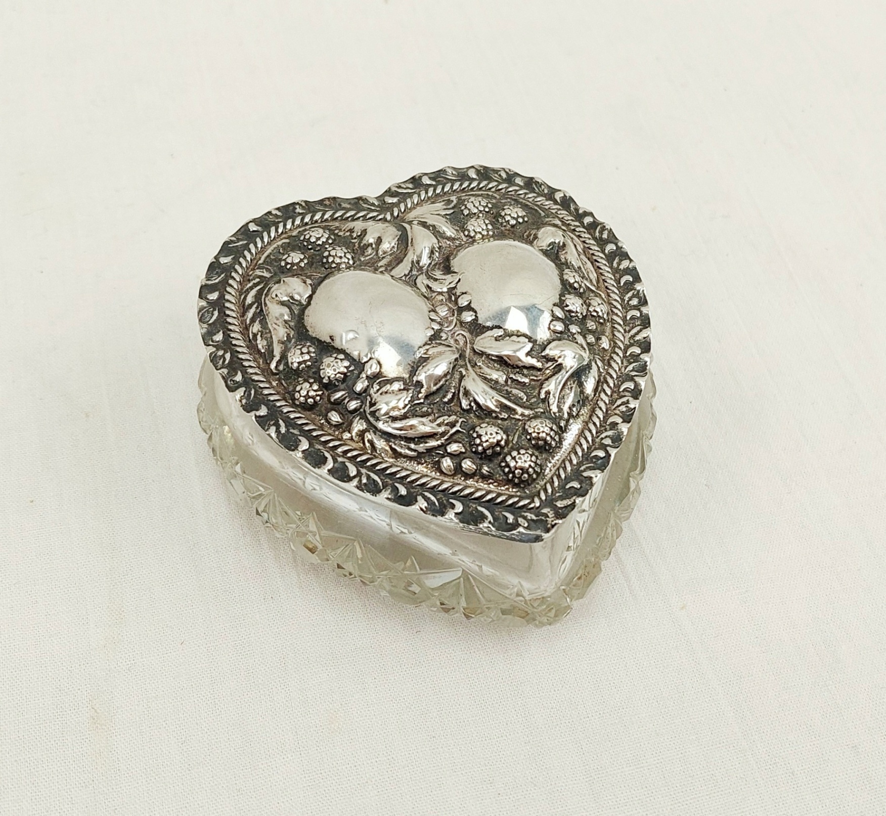 Birmingham 1904 Sterling Silver Repousse Lidded Heart Shaped Cut Glass Trinket Pot