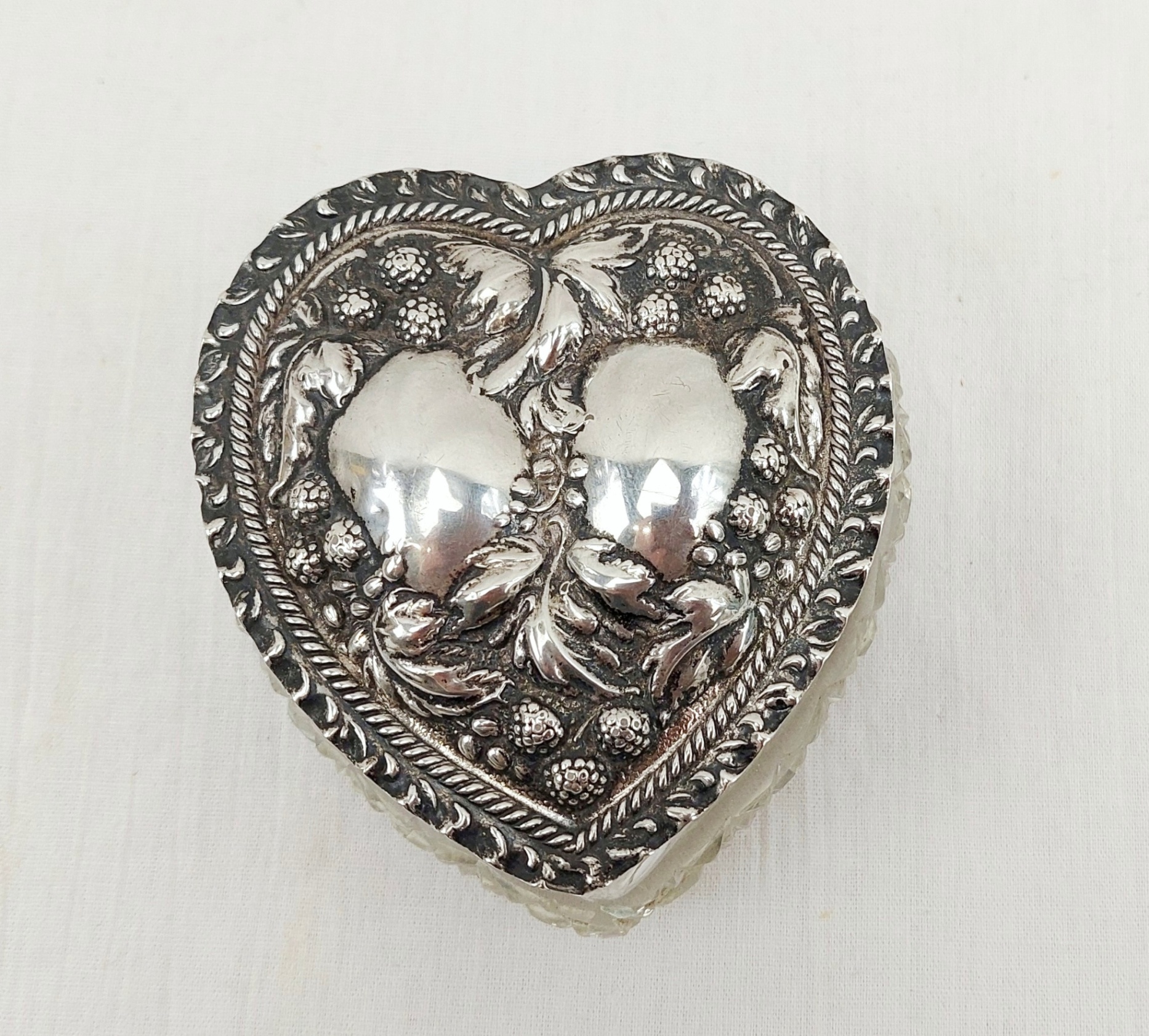 Birmingham 1904 Sterling Silver Repousse Lidded Heart Shaped Cut Glass Trinket Pot - Image 2