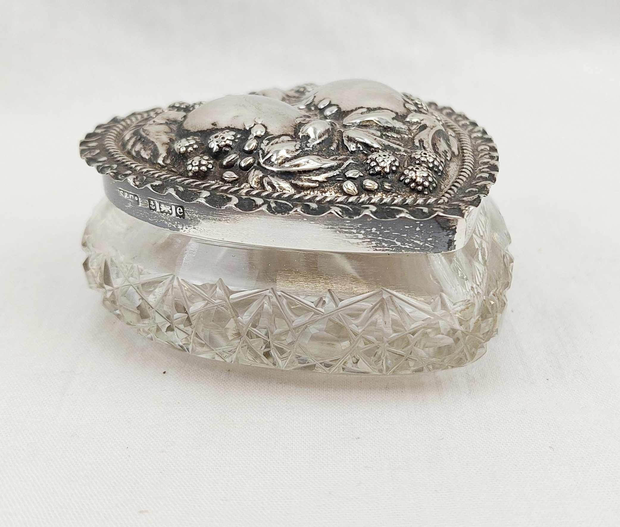 Birmingham 1904 Sterling Silver Repousse Lidded Heart Shaped Cut Glass Trinket Pot - Image 4