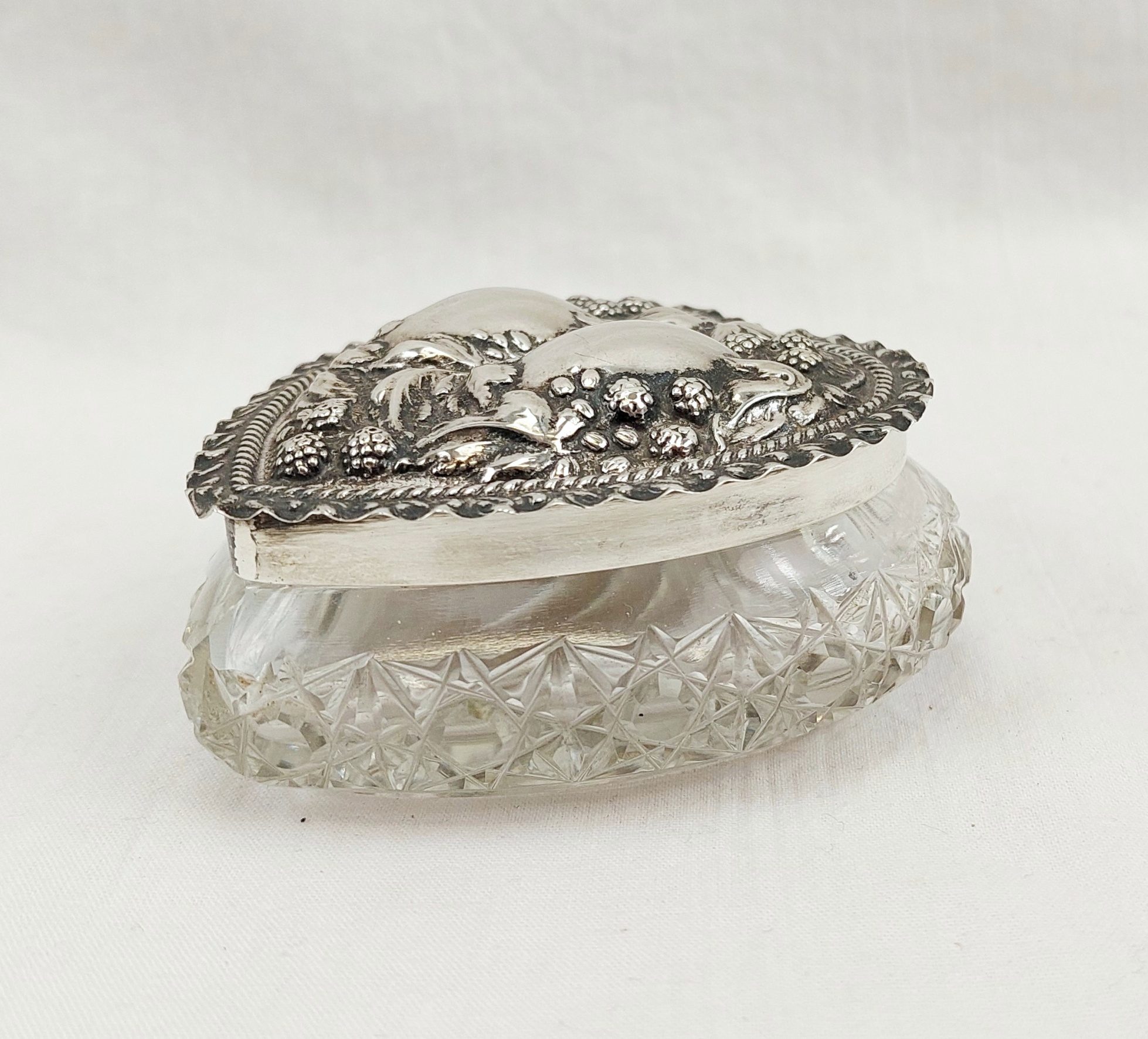 Birmingham 1904 Sterling Silver Repousse Lidded Heart Shaped Cut Glass Trinket Pot - Image 3