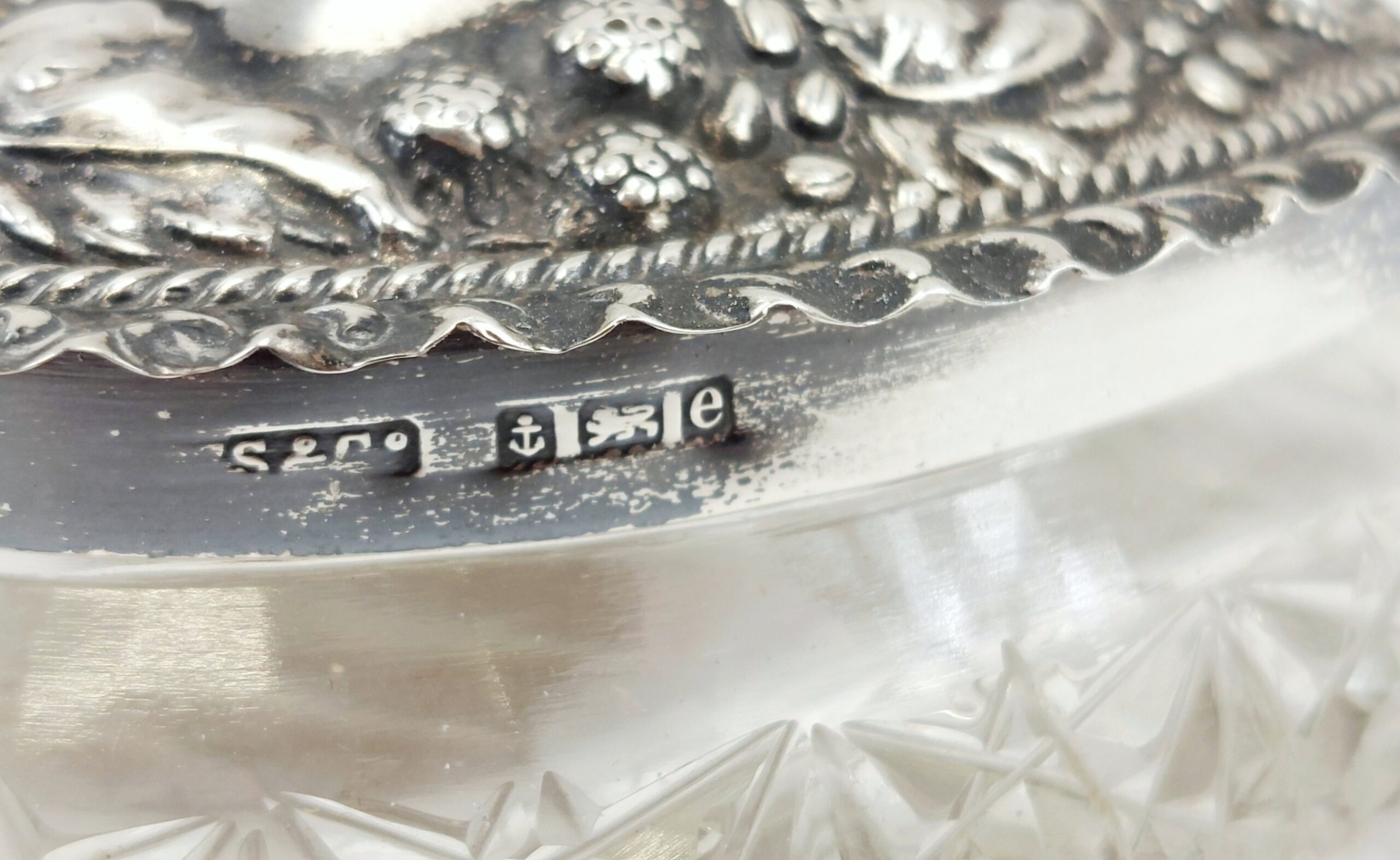 Birmingham 1904 Sterling Silver Repousse Lidded Heart Shaped Cut Glass Trinket Pot - Image 5