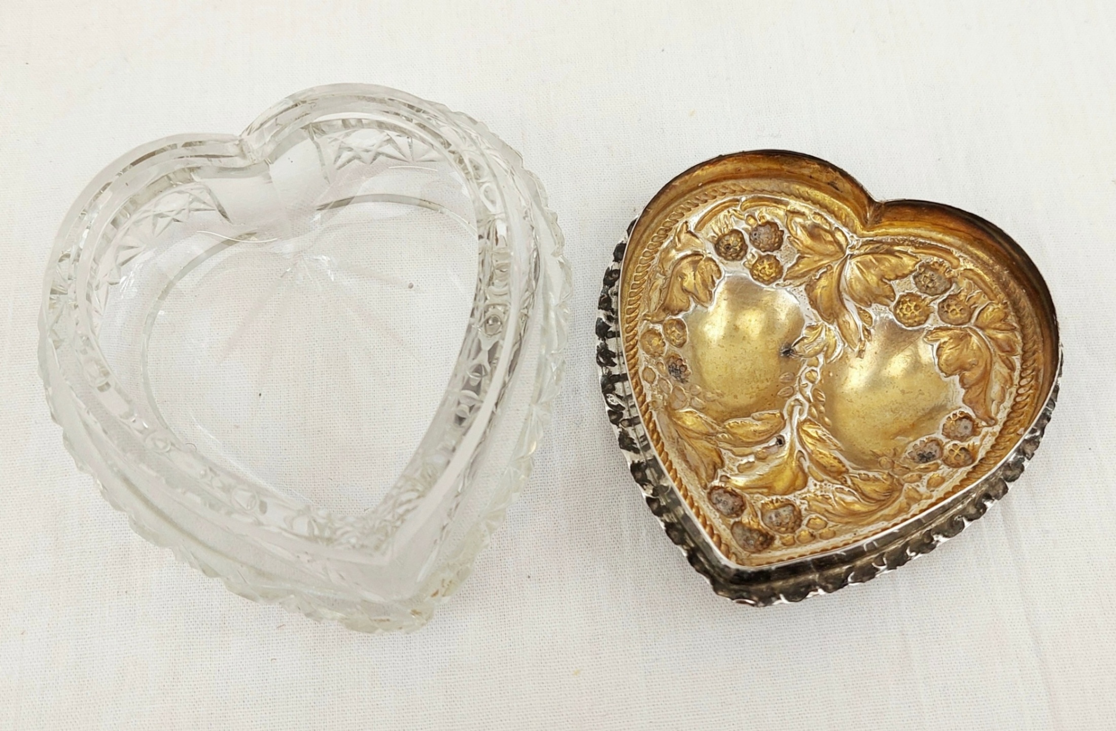 Birmingham 1904 Sterling Silver Repousse Lidded Heart Shaped Cut Glass Trinket Pot - Image 6
