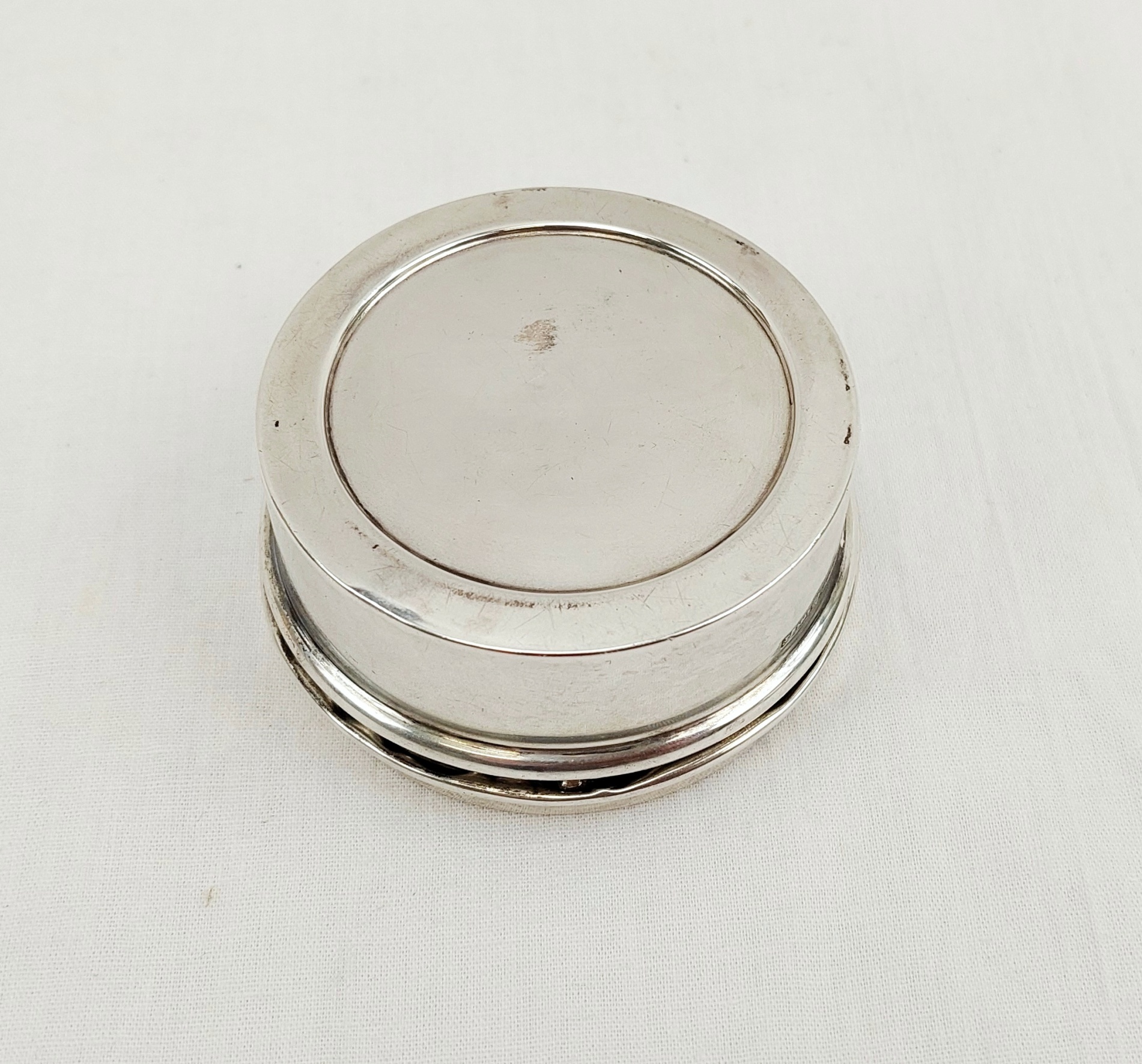 Birmingham 1905 Sterling Silver Repousse Cherubs Glass Lined Lidded Pot - Image 5