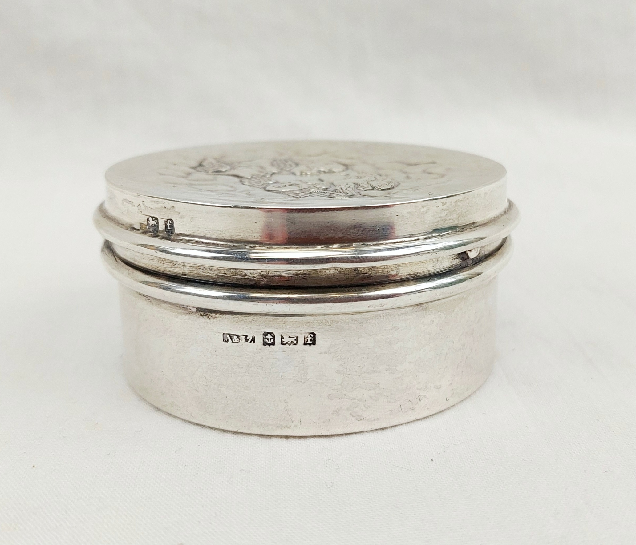 Birmingham 1905 Sterling Silver Repousse Cherubs Glass Lined Lidded Pot - Image 6