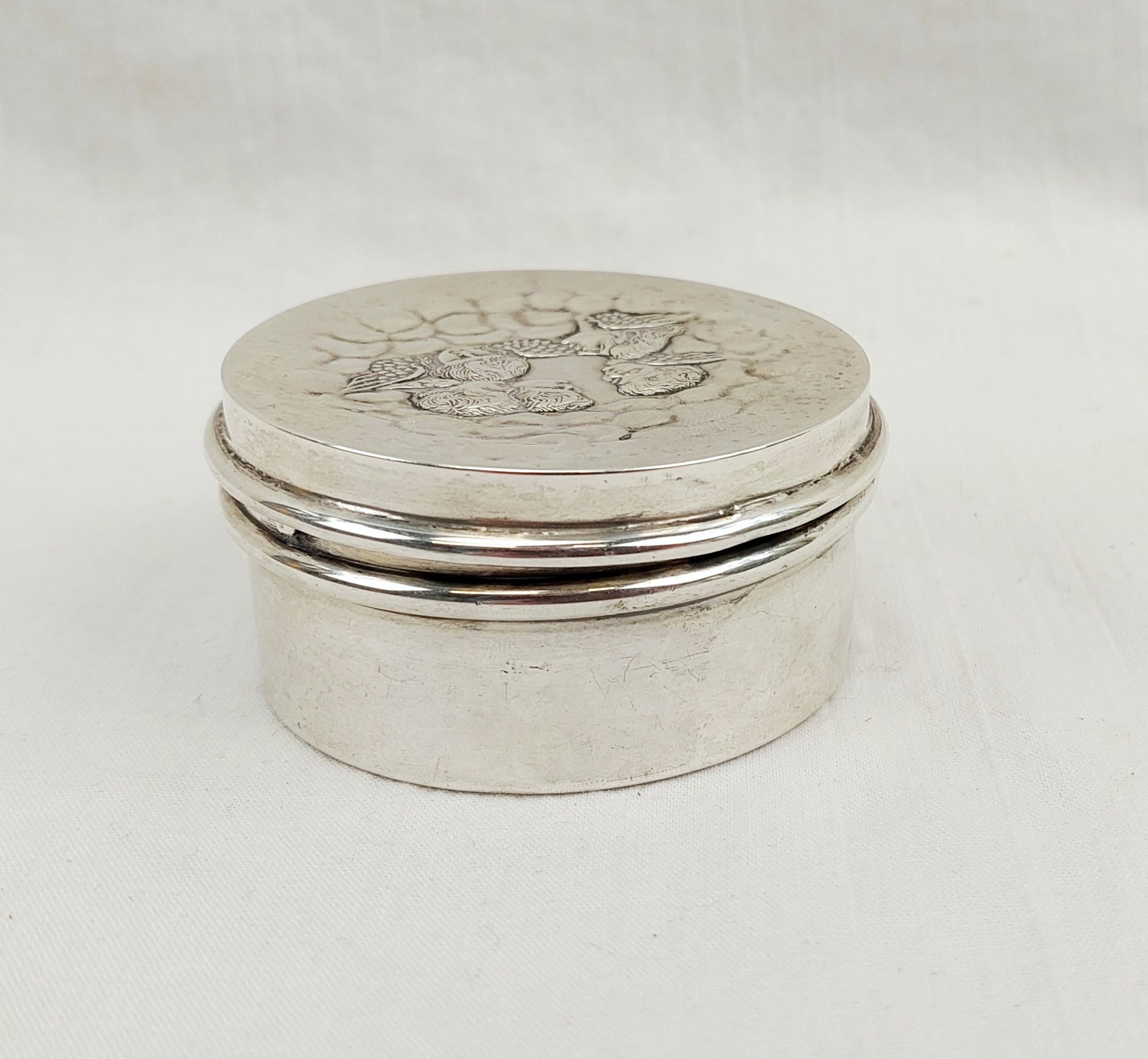 Birmingham 1905 Sterling Silver Repousse Cherubs Glass Lined Lidded Pot - Image 4