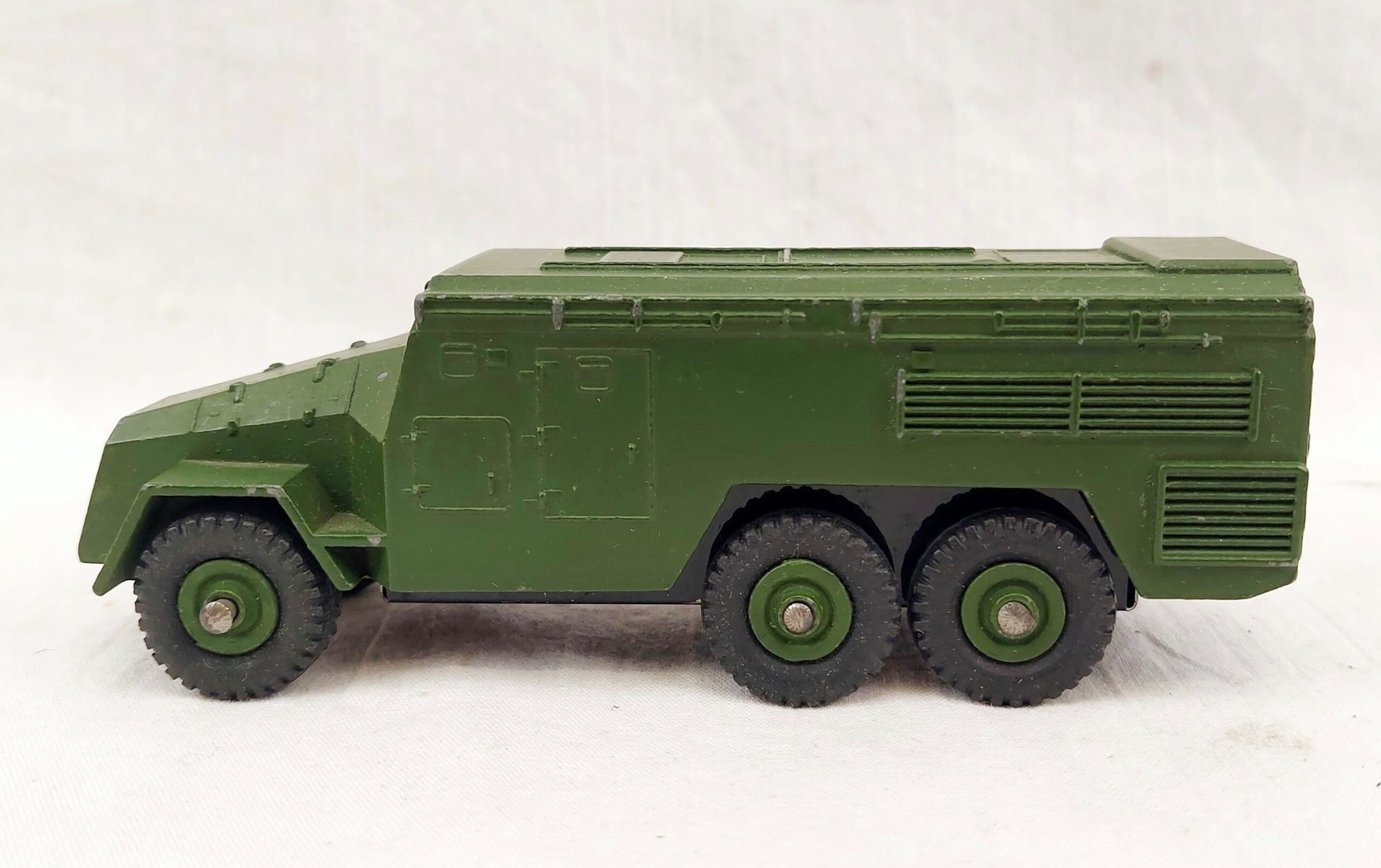 Boxed Dinky Toys 677 Armoured Command Vehicle #3 - Image 2