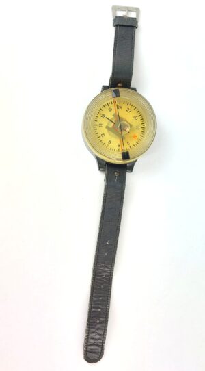 German, WW2, Luftwaffe & Fallschirmjäger (Paratroopers) AK 39 Wrist Compass (Armbandkompass), Fl.23235-1 – Serial No. 3868324, VGC