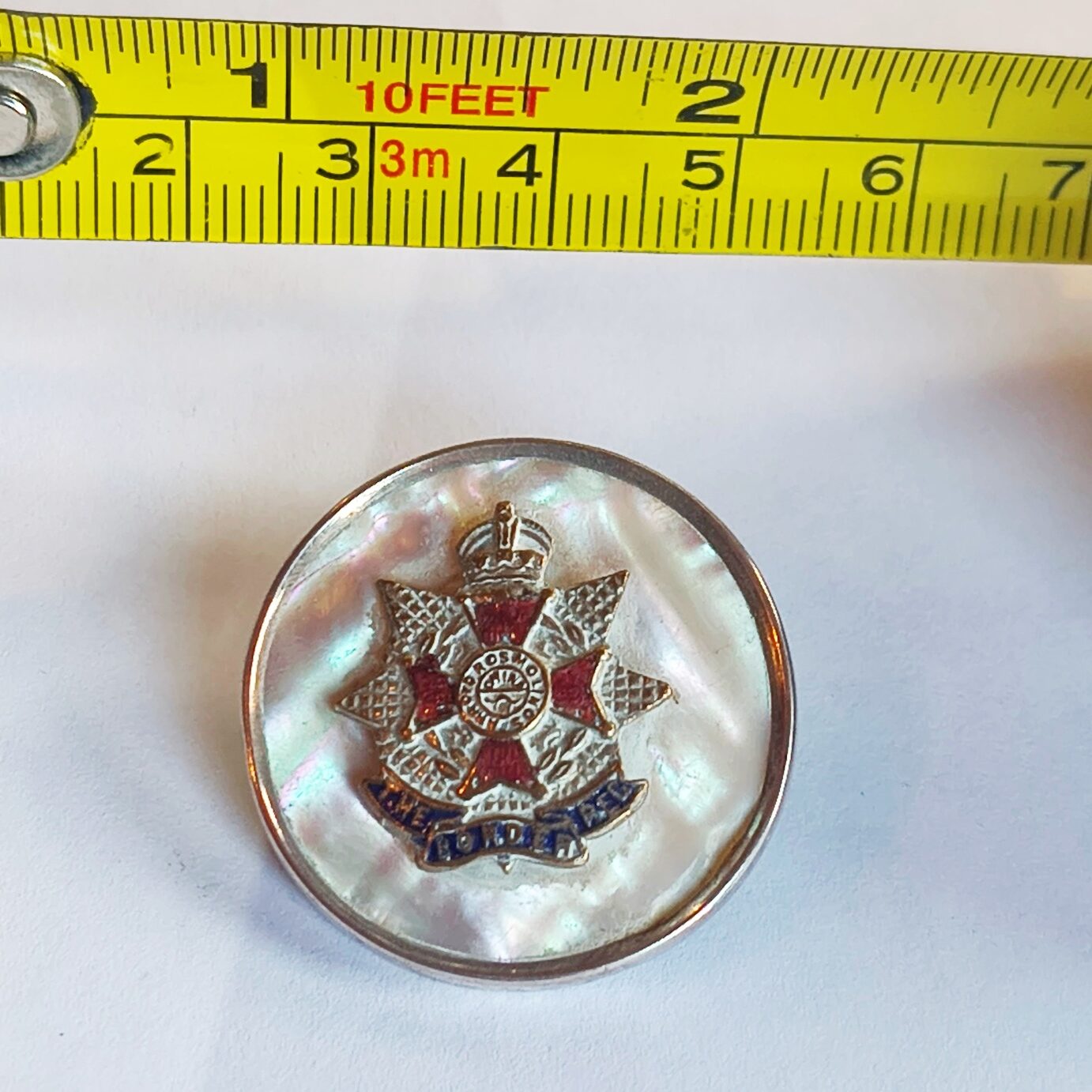 Original WW1 British The Borderes Regiment Mother of Pearl & Silver Sweetheart Brooch - Image 2