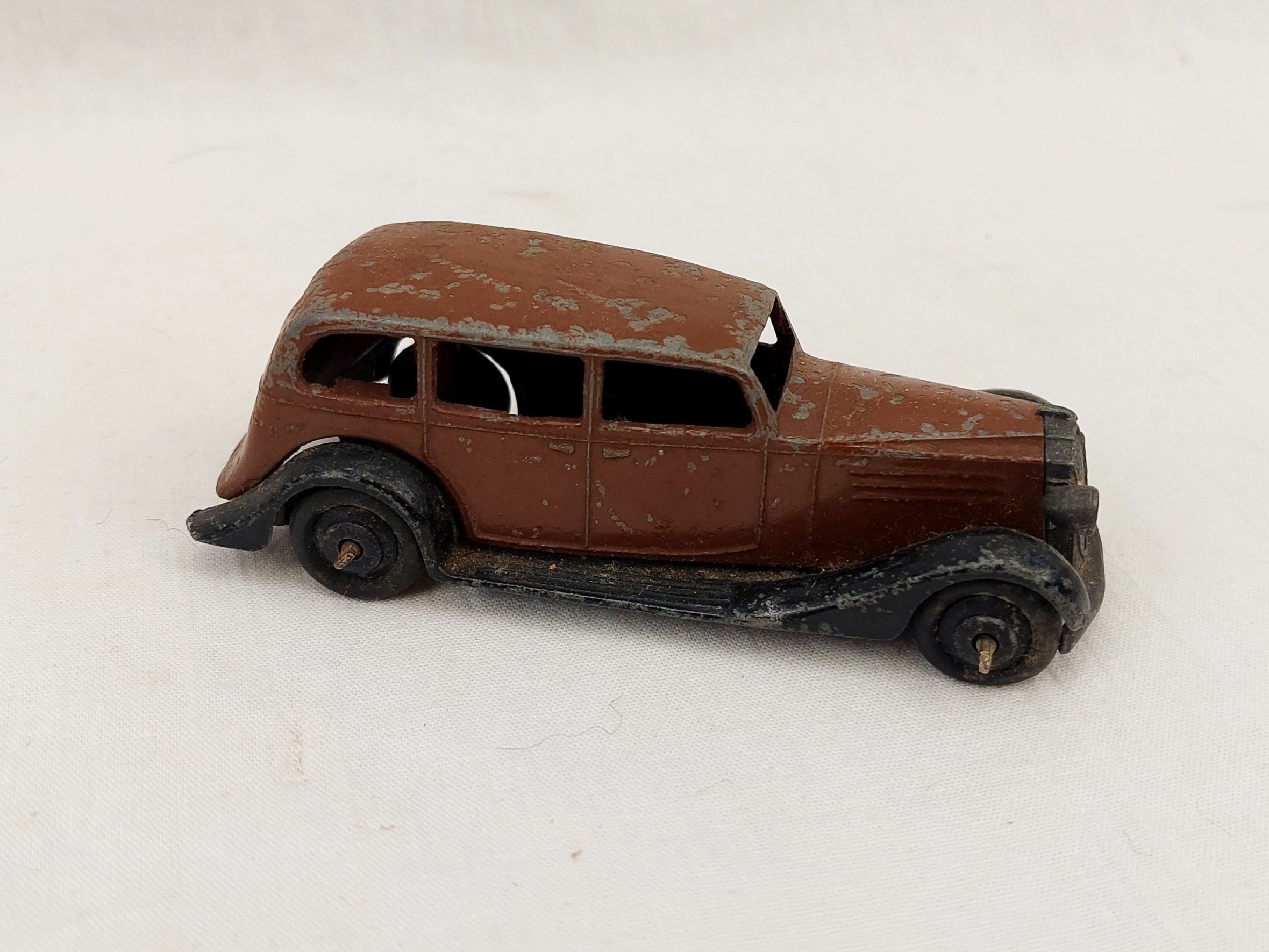 1940s Dinky Toys 30D Vauxhall Saloon Car