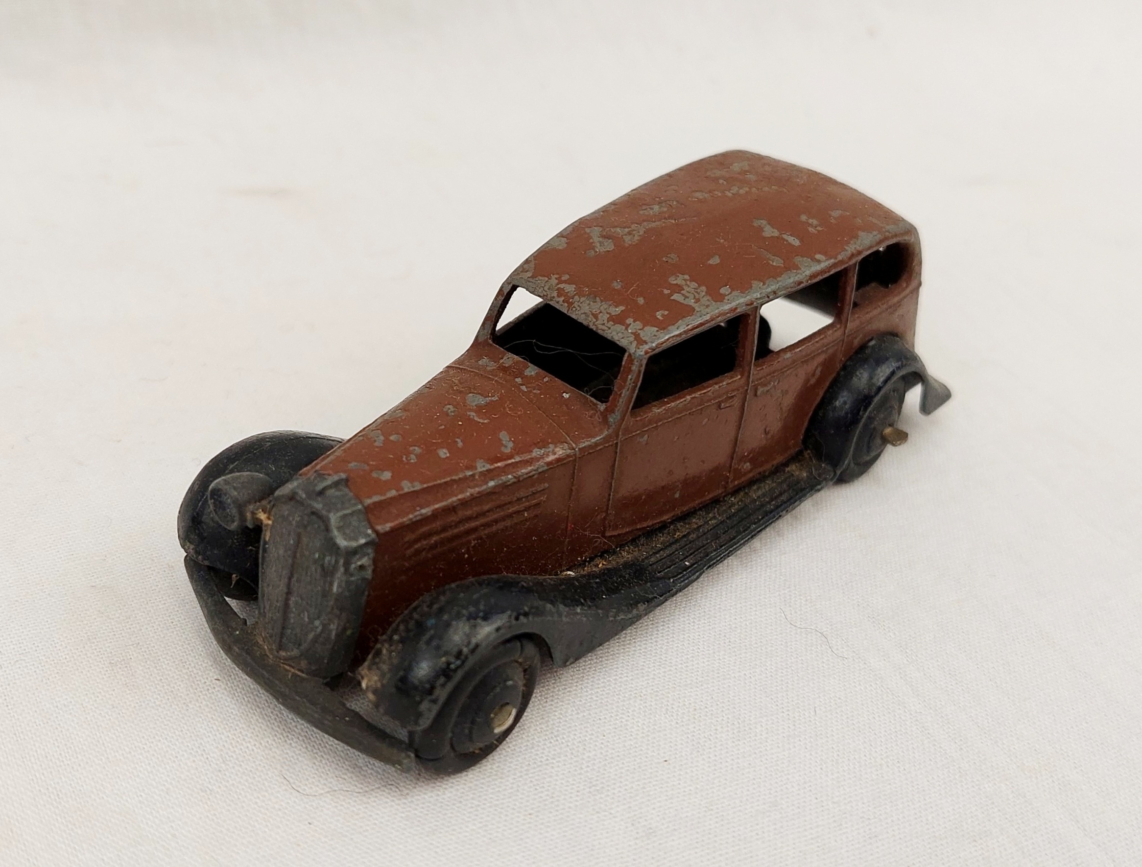 1940s Dinky Toys 30D Vauxhall Saloon Car - Image 2