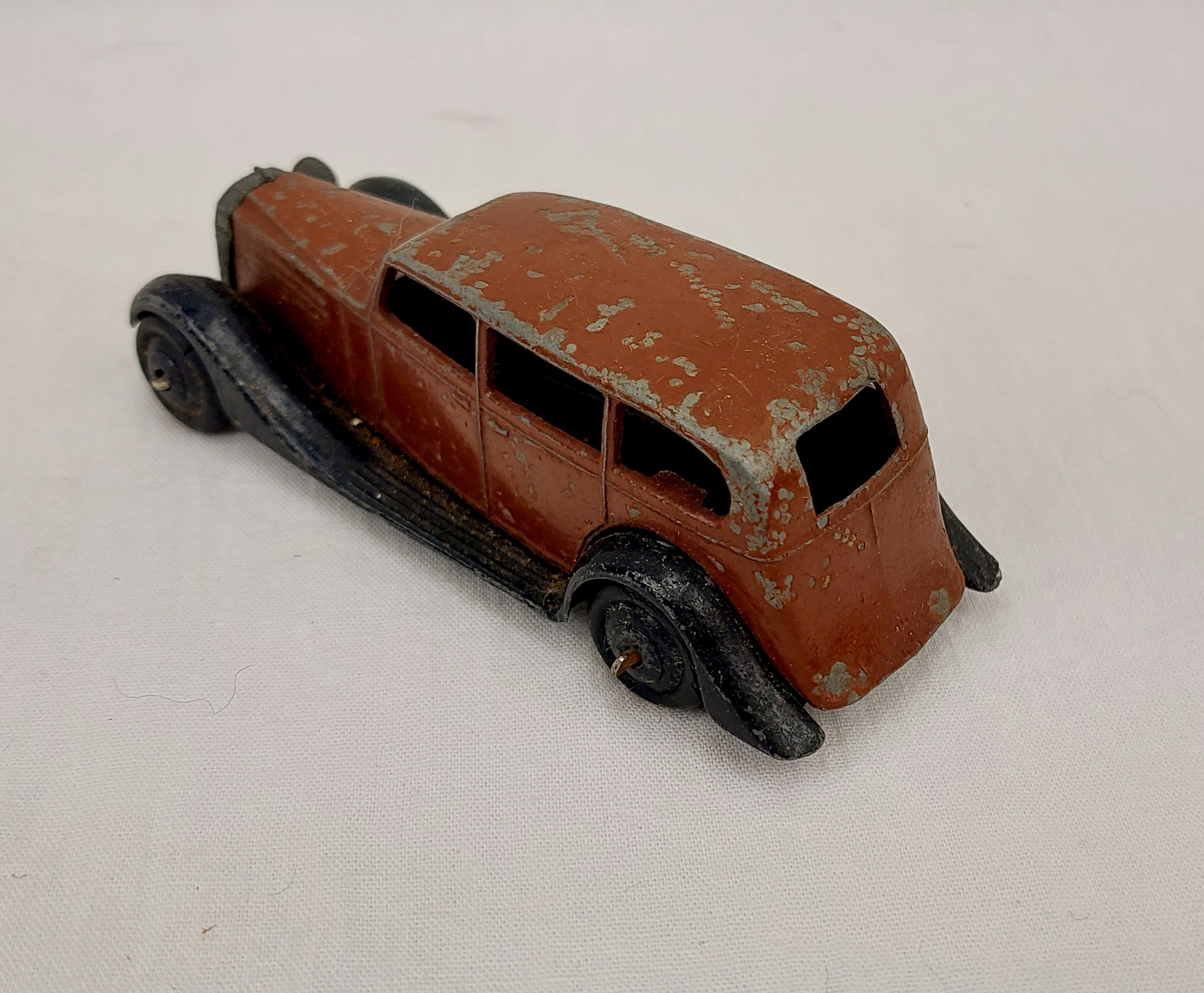 1940s Dinky Toys 30D Vauxhall Saloon Car - Image 3