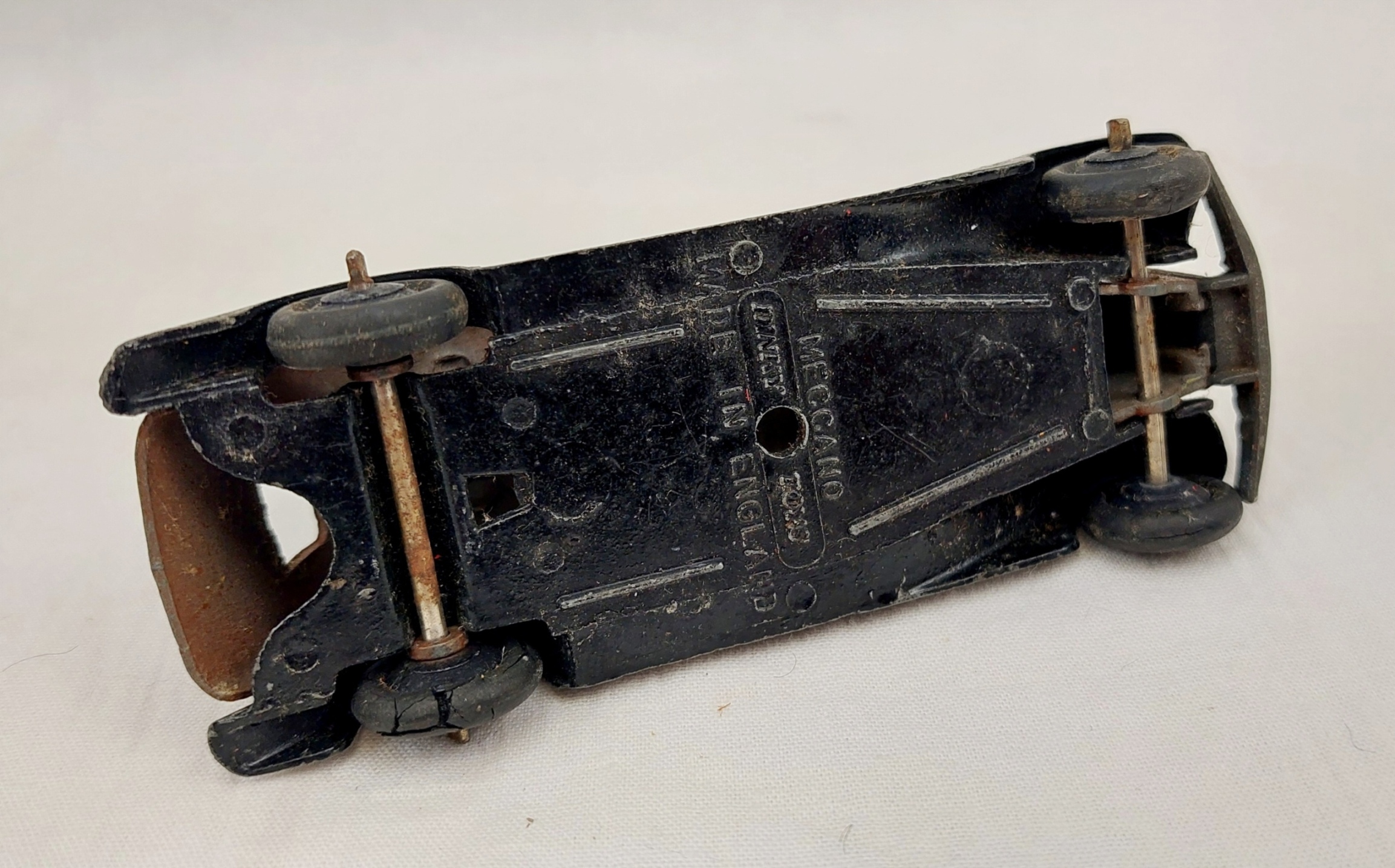 1940s Dinky Toys 30D Vauxhall Saloon Car - Image 4