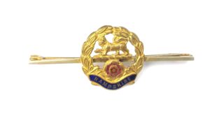 British, WW1–WW2 Period, Hampshire Regiment Sweetheart Brooch, Gilt and Enamel Wreath with Lion Badge