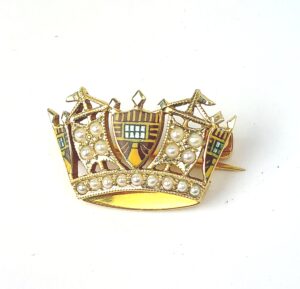 British, 1985, EIIR Royal Navy & Merchant Services Crown Sweetheart Brooch, 9ct Gold, Pearl & Enamel – Birmingham Hallmarked (J.W. Benson Ltd)