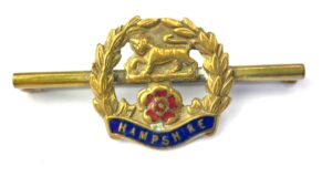 British, WW1–WW2 Period, Hampshire Regiment Sweetheart Brooch, Gilt Brass and Enamel Example