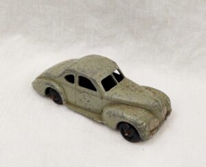 Dinky Toys 39F Studebaker Coupe