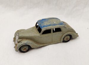 Dinky Toys 158 Riley Saloon