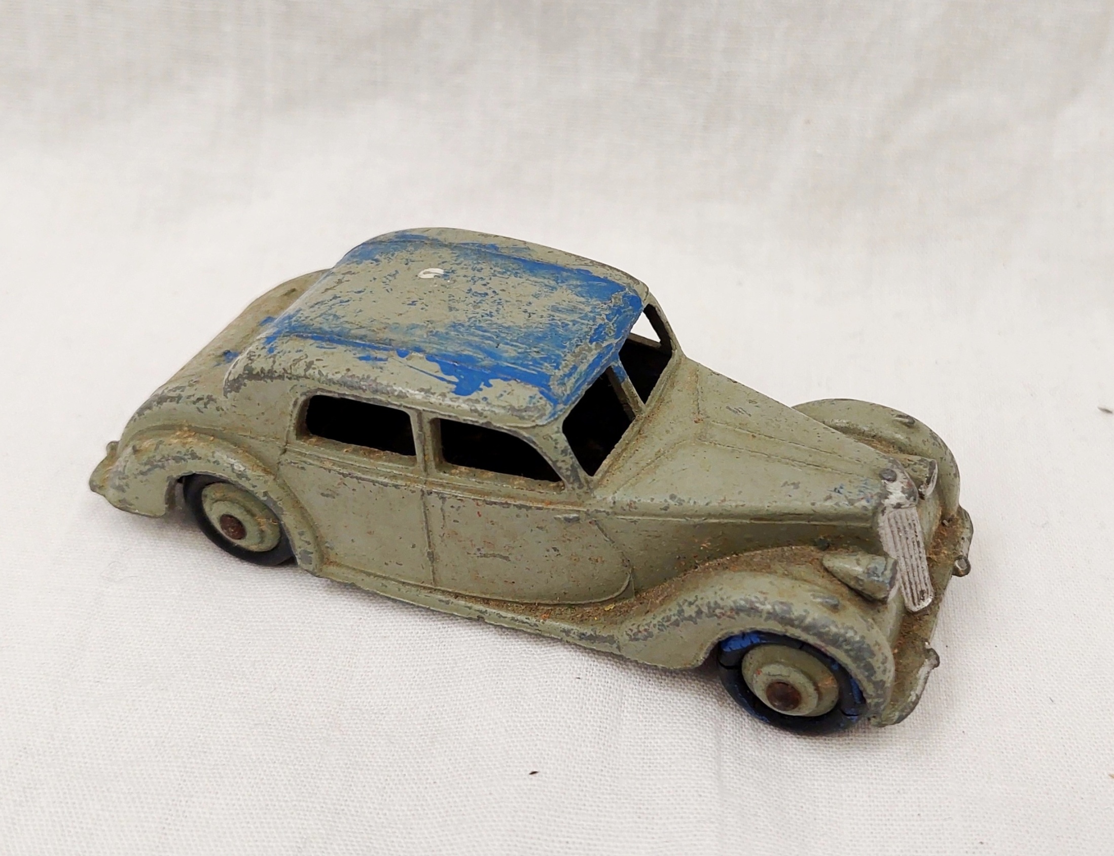 Dinky Toys 158 Riley Saloon - Image 2