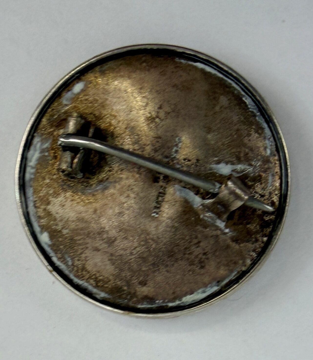 WW1 Wiltshire Regiment Sterling Silver And MoP Sweetheart Badge - Image 2