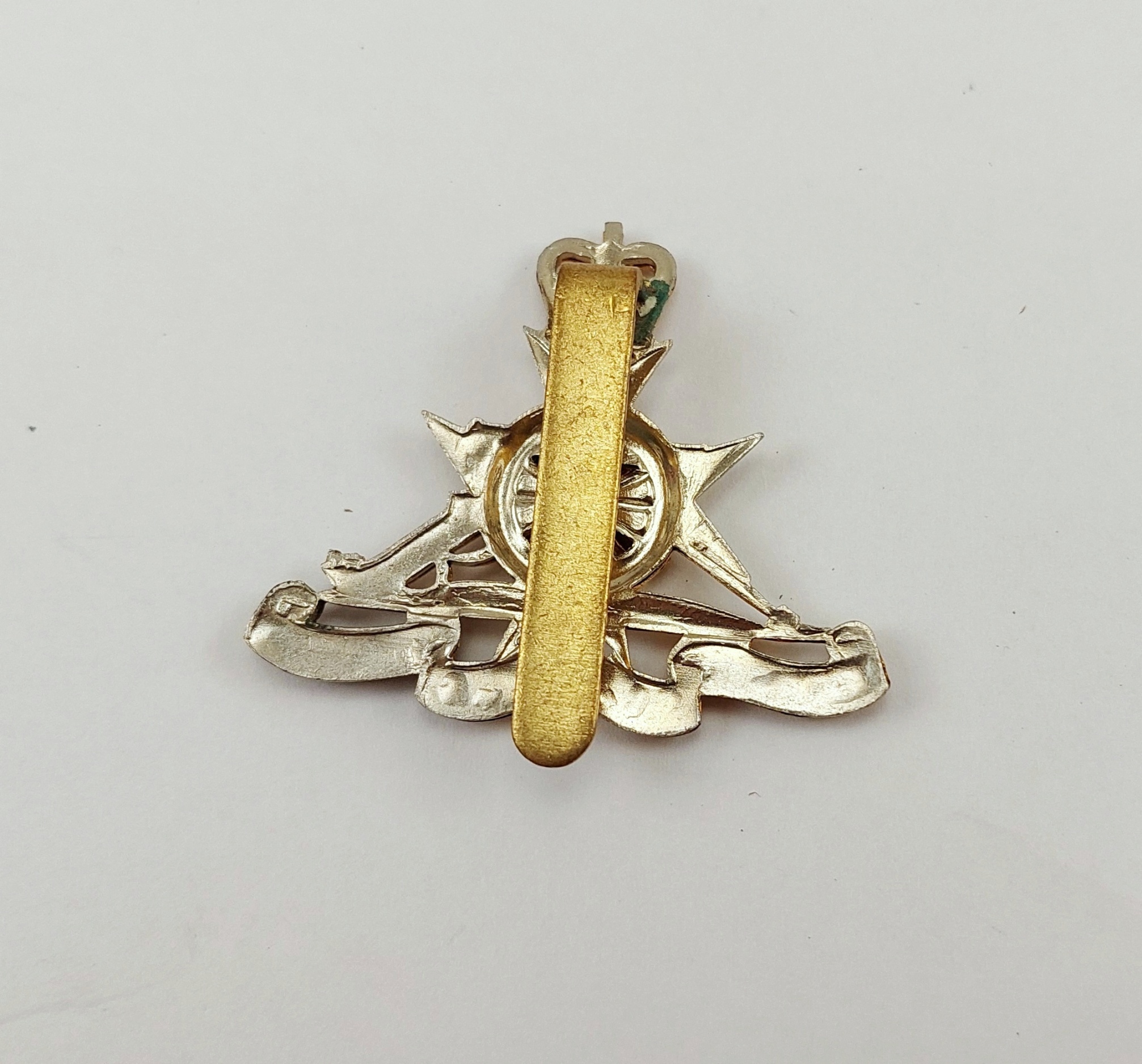 Queens Crown Royal Malta Artillery Cap Badge - Image 2