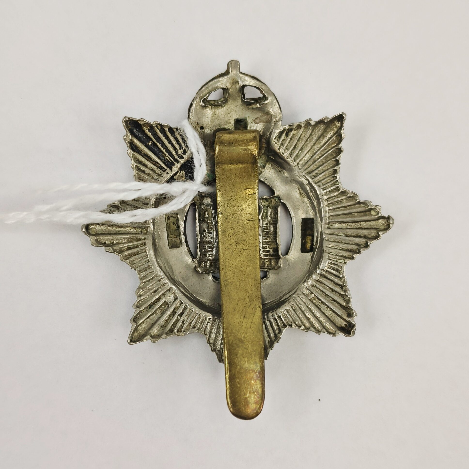 WW1 Devonshire Regiment Cap Badge - Image 2