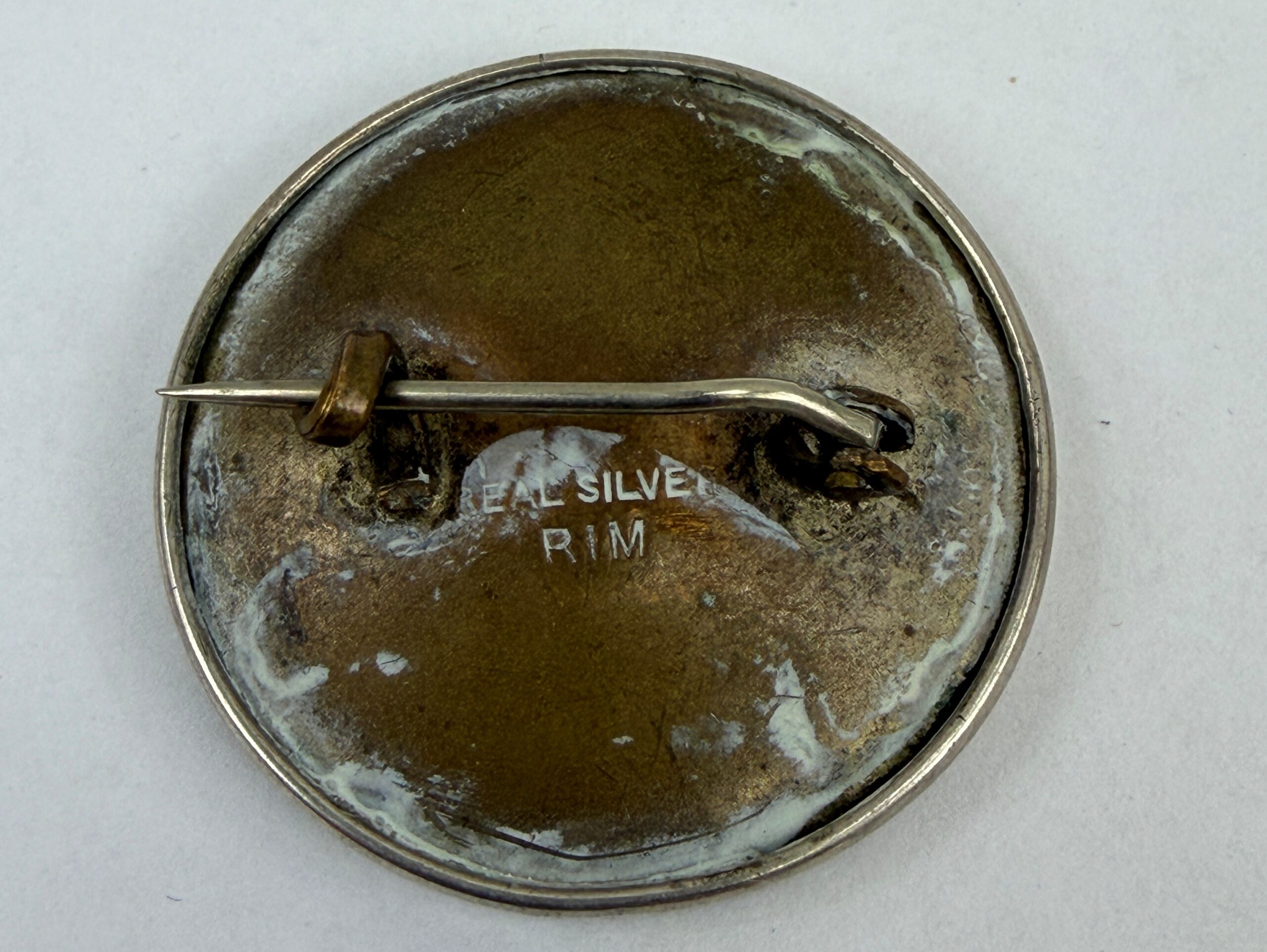 WW1 East Surrey Regiment Sterling Silver And MoP Sweetheart Badge - Image 2
