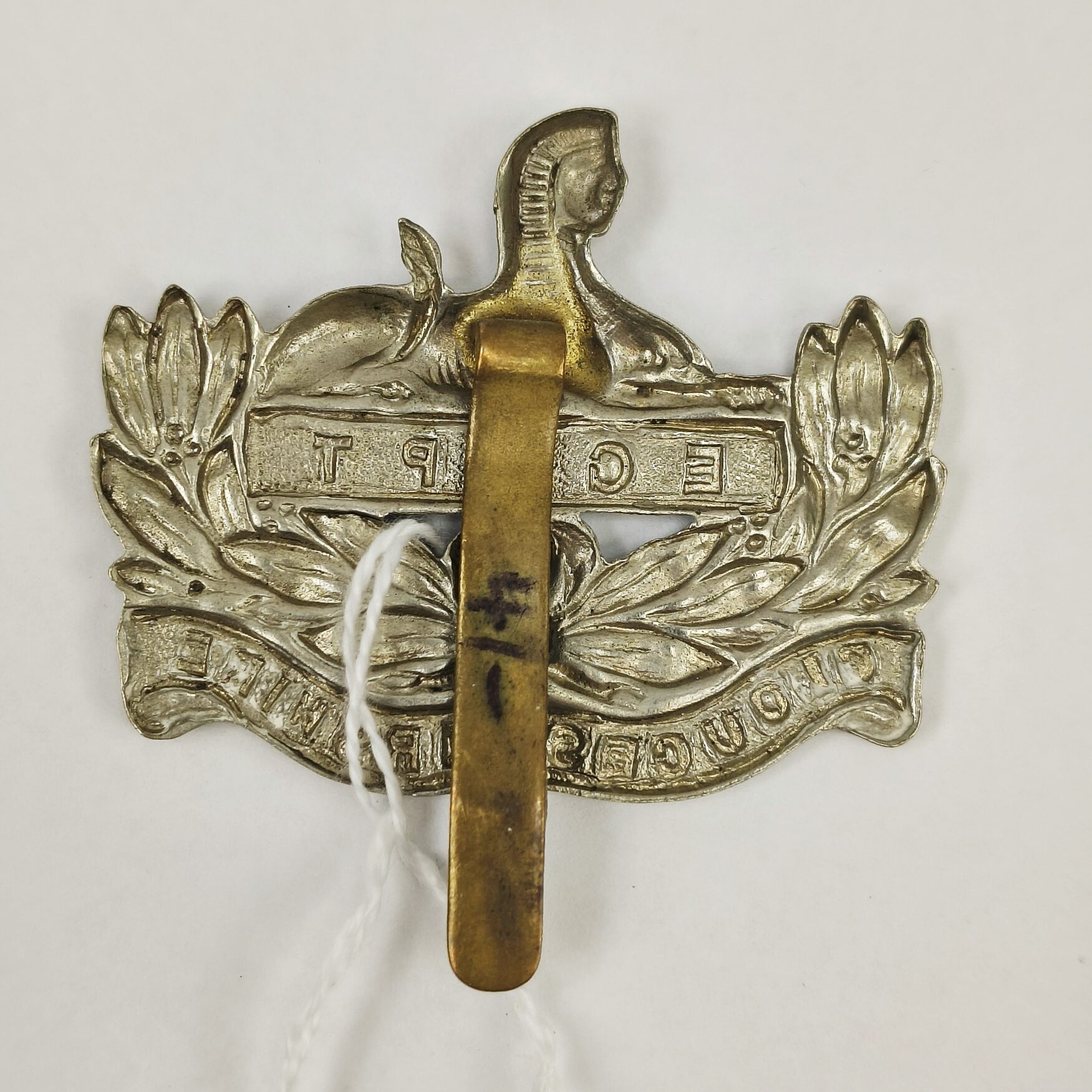 WW1 Gloucestershire Regiment Cap Badge - Image 2