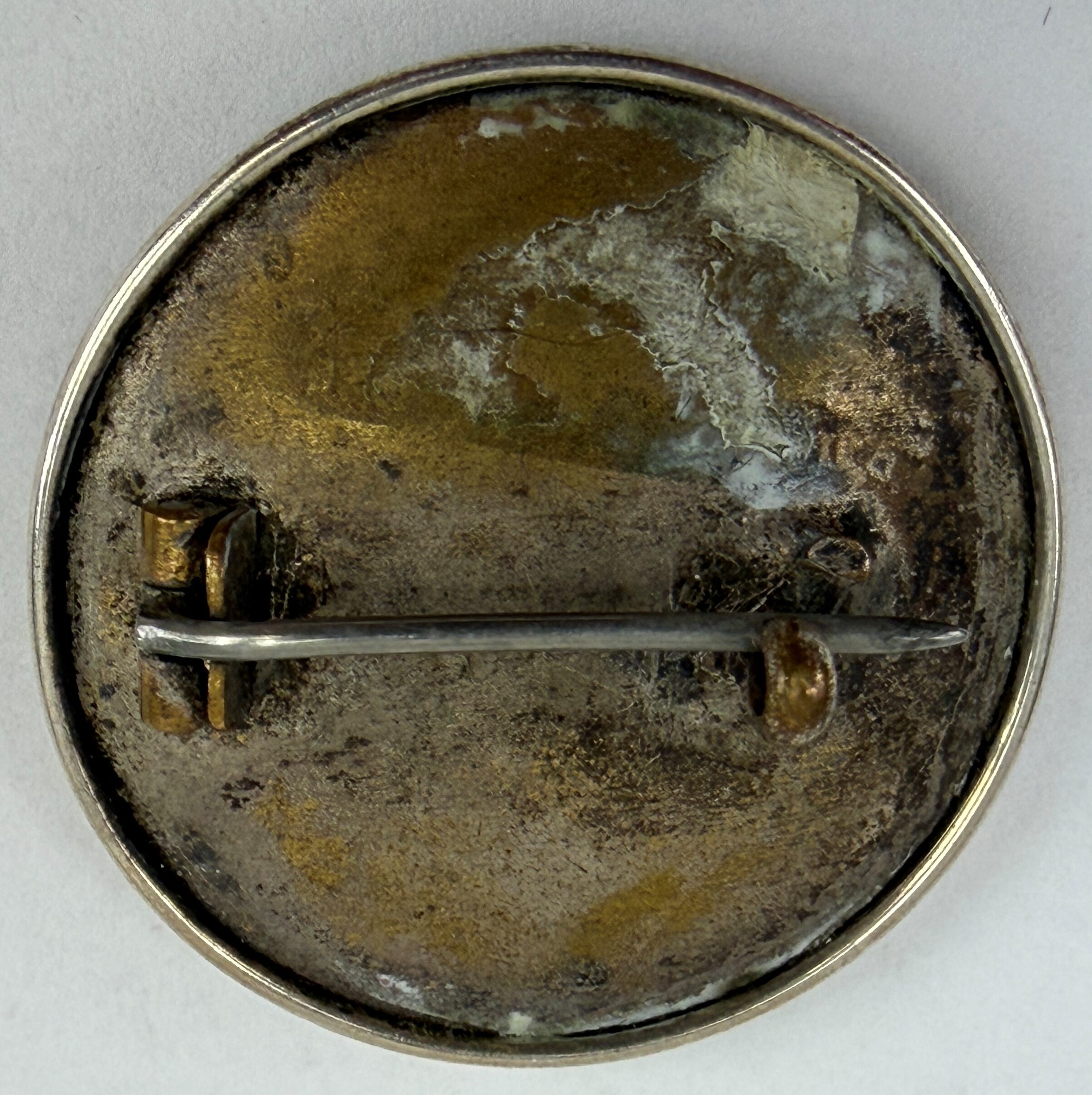 WW1 Royal Fusiliers Sterling Silver And MoP Sweetheart Badge - Image 2