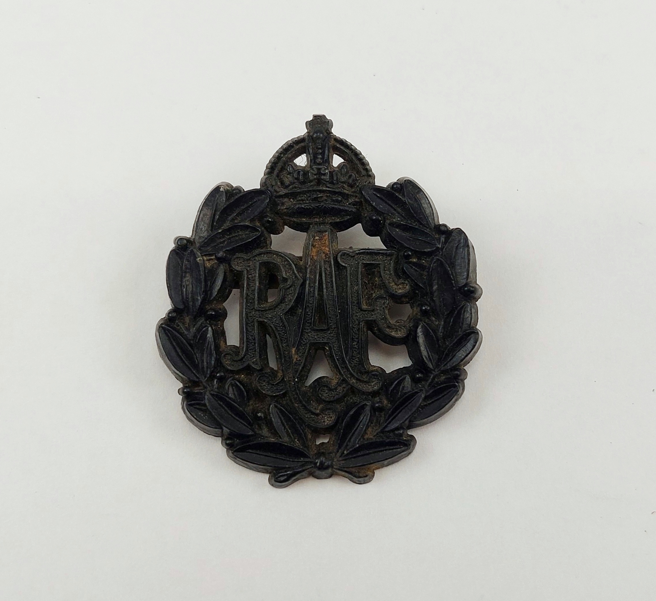 WW2 RAF Economy Cap Badge