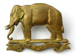 British, Late Victorian / WW1 Era, 19th (Princess of Wales’s Own) Hussars Brass Cap Badge – “ASSAYE” Elephant Battle Honour, Two Lugs