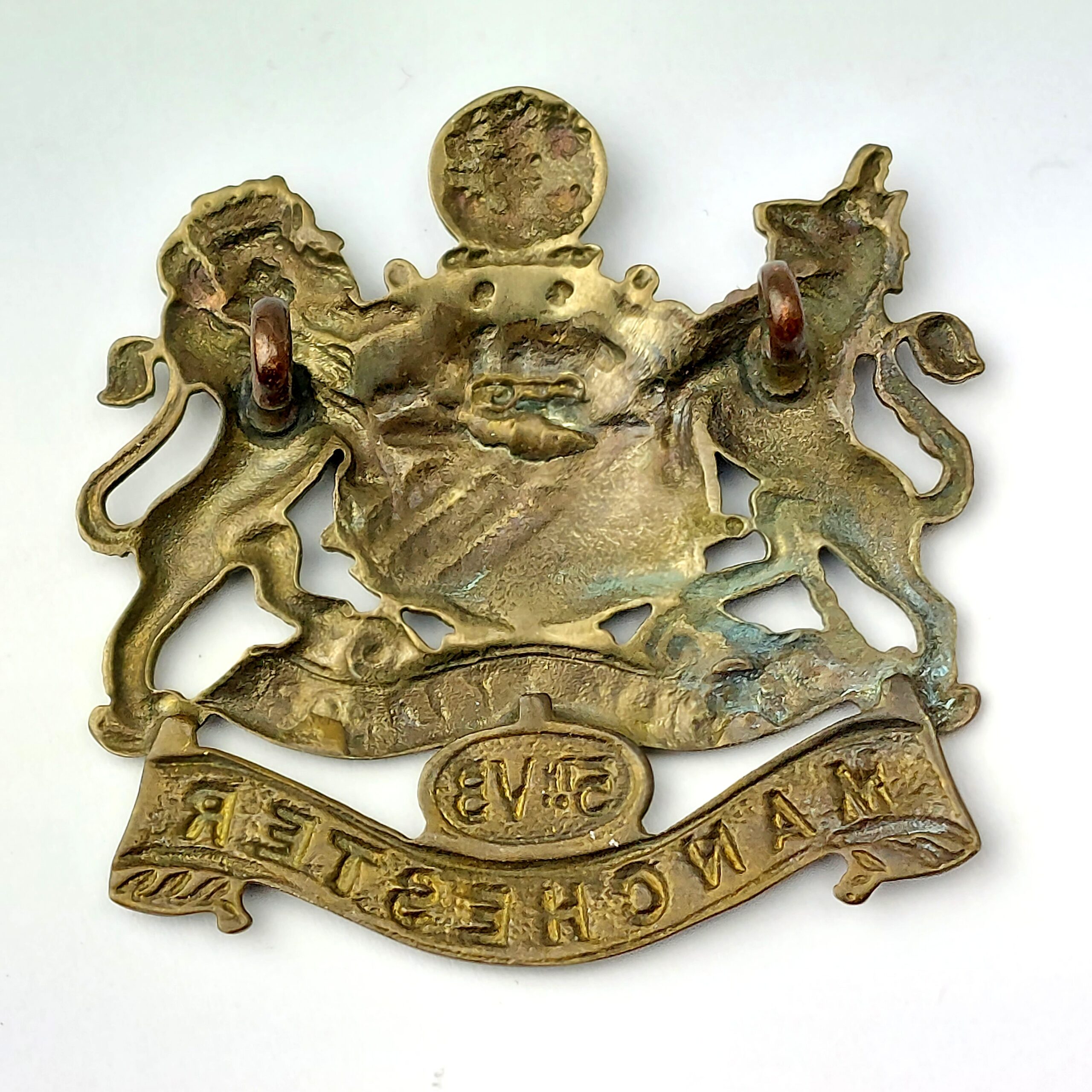 British, Late Victorian / Edwardian c.1896–1908, Manchester Regiment 5th Volunteer Battalion Cap Badge, Brass, City of Manchester Arms, 2 Lugs - Image 2