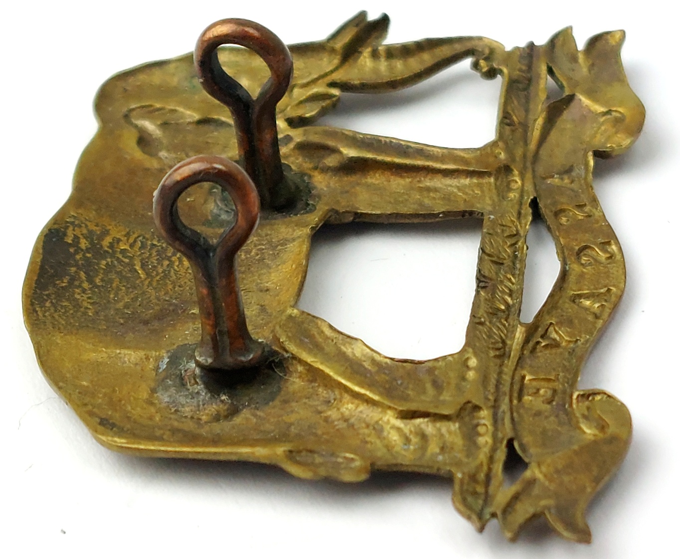 British, Late Victorian / WW1 Era, 19th (Princess of Wales’s Own) Hussars Brass Cap Badge – “ASSAYE” Elephant Battle Honour, Two Lugs - Image 3
