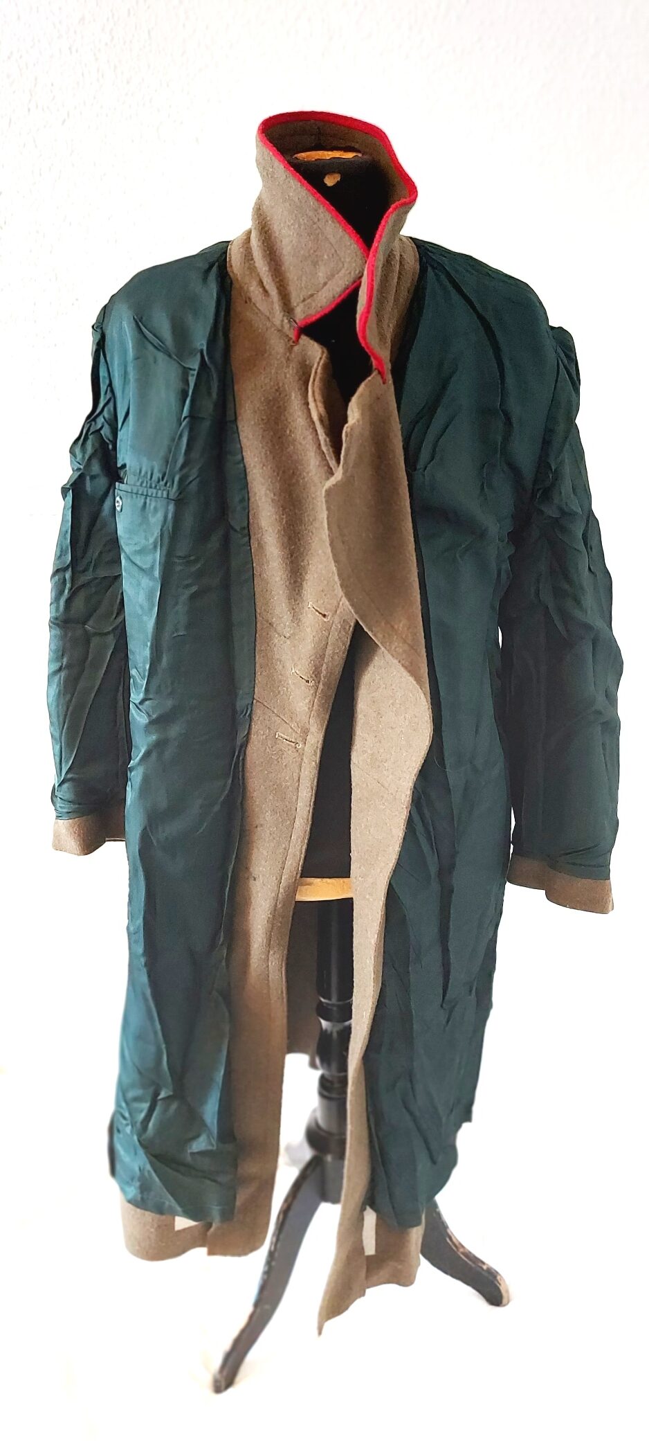 Bulgarian, Cold War Era, Bulgarian People’s Army (БНА) Officer’s Greatcoat - Shinel with Lion Buttons and Red Infantry Piping - Image 15