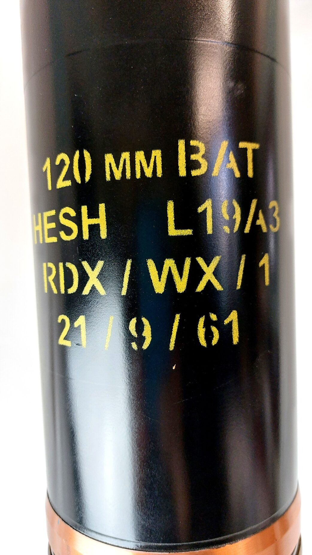 British Army, Cold War 1958–1981, 120mm WOMBAT BAT MOBAT HESH L19A3 Inert Shell & Brass Case - Image 6
