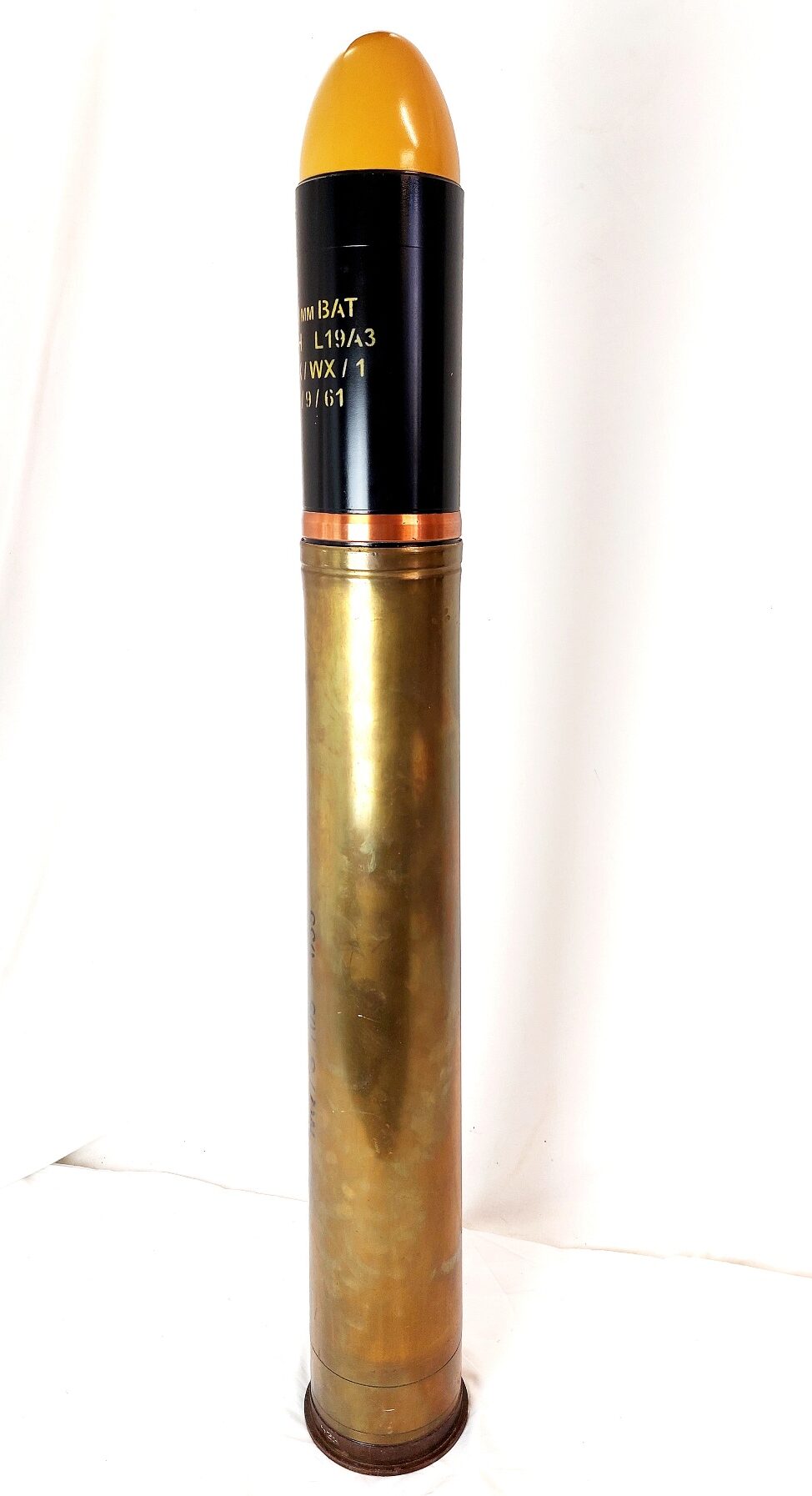 British Army, Cold War 1958–1981, 120mm WOMBAT BAT MOBAT HESH L19A3 Inert Shell & Brass Case - Image 2