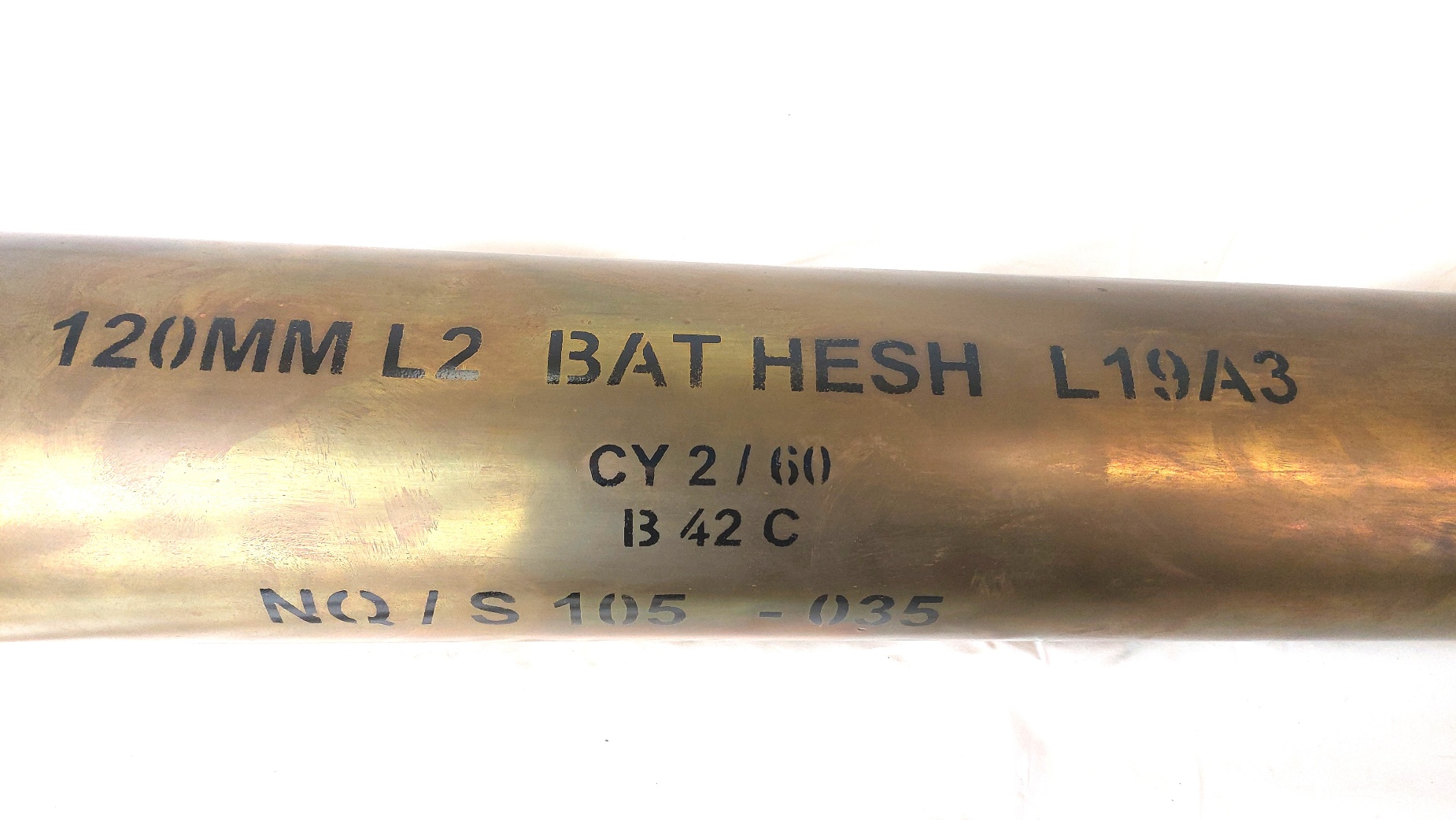 British Army, Cold War 1958–1981, 120mm WOMBAT BAT MOBAT HESH L19A3 Inert Shell & Brass Case - Image 7