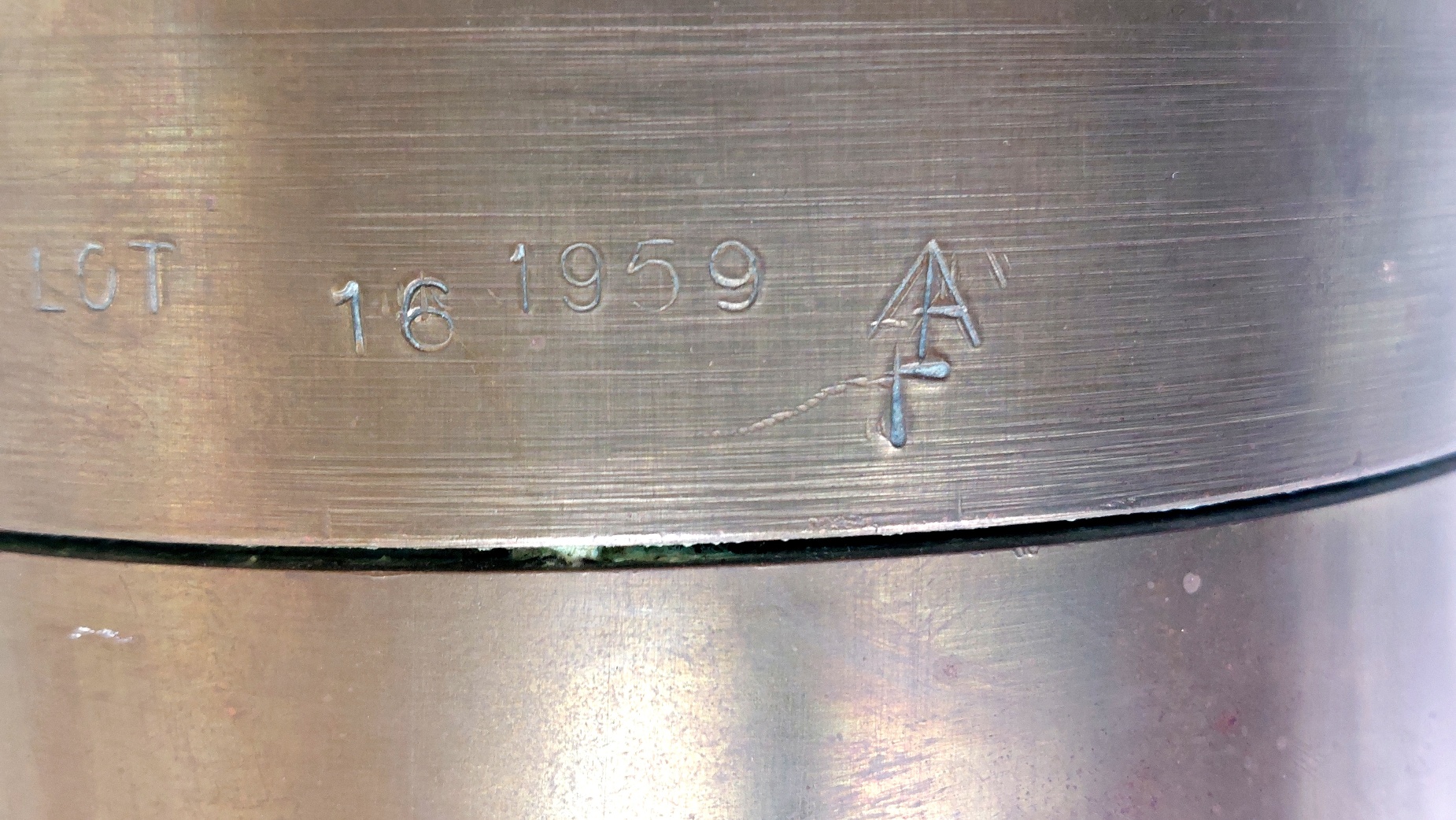British Army, Cold War 1958–1981, 120mm WOMBAT BAT MOBAT HESH L19A3 Inert Shell & Brass Case - Image 10