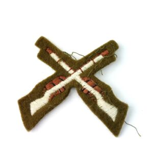 British Army, WWII / Mid-20th Century, Crossed Rifles Sleeve Proficiency Badge – Embroidered Marksman Qualification Patch