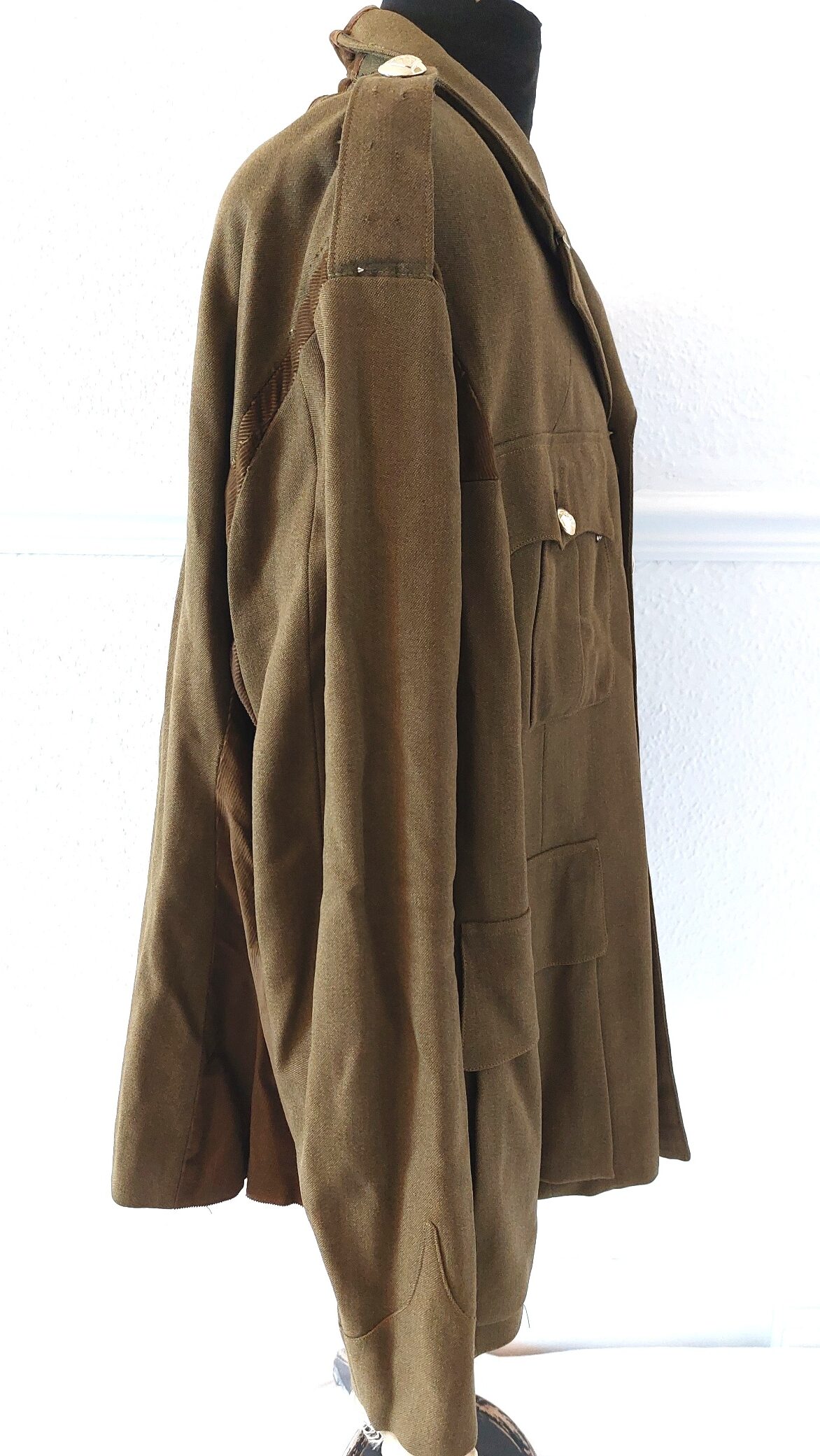 British, Dated 1961, Royal Army Educational Corps Officer’s Service Dress Tunic by Gieves London, Named to 2nd Lt. K. C. Benner - Image 8