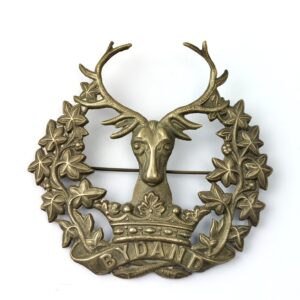 British, Gordon Highlanders Regiment Cap Badge – “BYDAND” Stag’s Head 