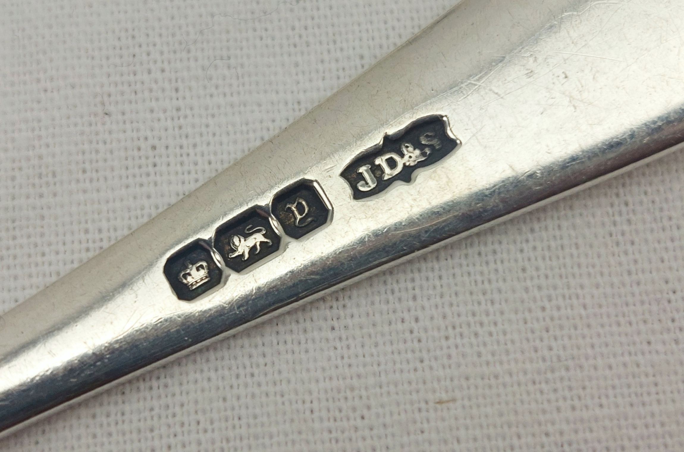 Cased Sterling Silver Set Of Sheffield 1916 12 Teaspoons And Sugar Tongs - Image 8