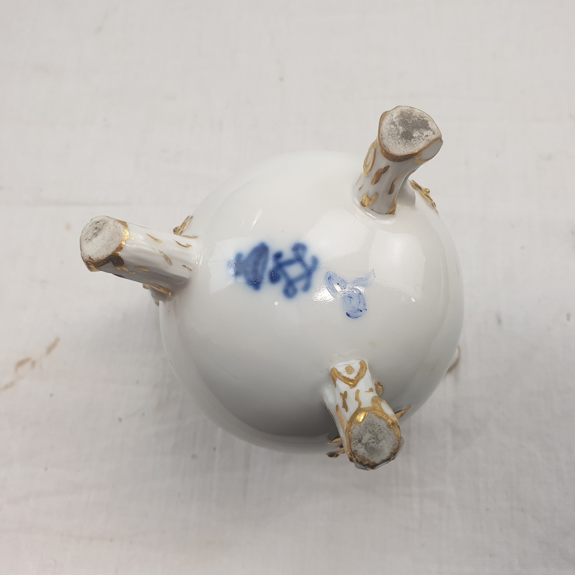 Circa 1778 Sevres Hard Paste Porcelain White And Gilt Cream Jug - Image 7