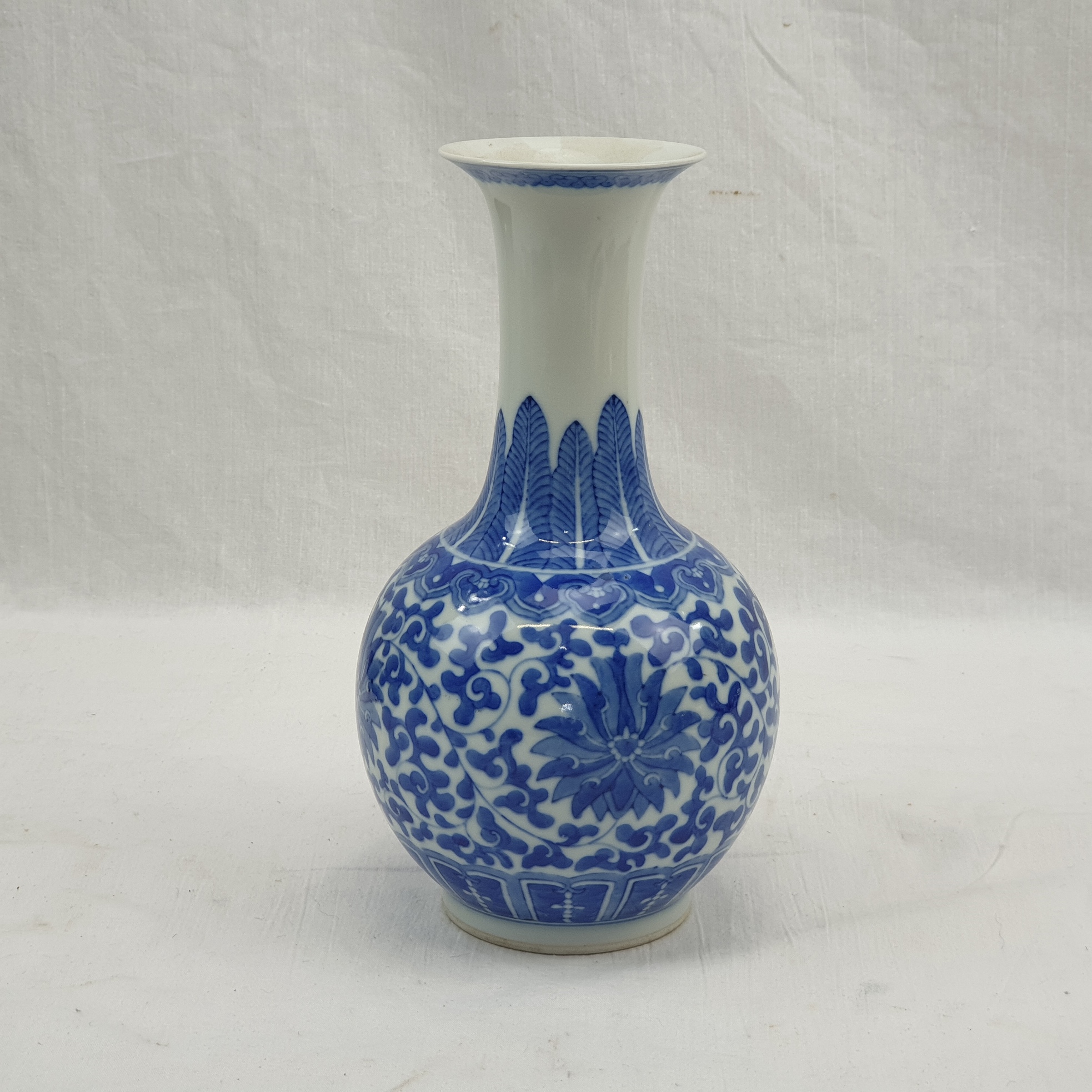 Circa 1900 Chinese Blue And White Porcelain Vase With Lotus Leaf Decoration - Image 4