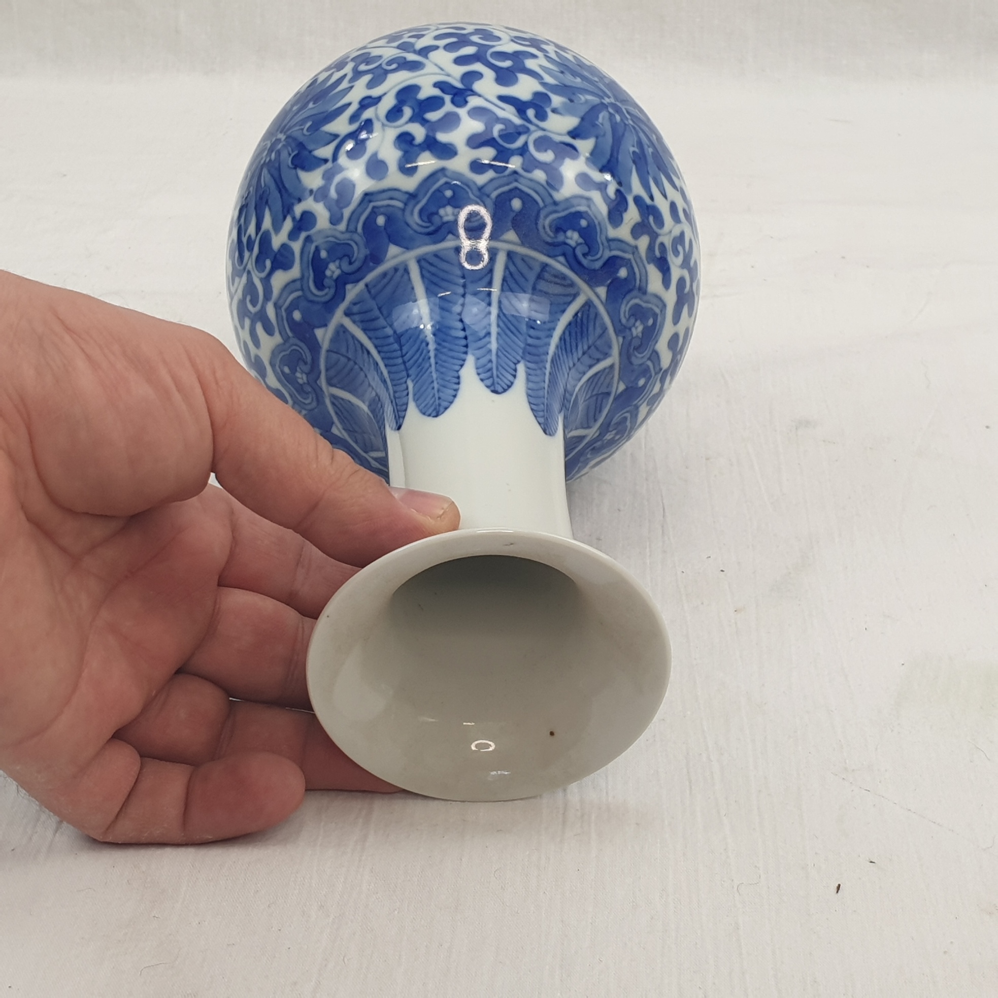 Circa 1900 Chinese Blue And White Porcelain Vase With Lotus Leaf Decoration - Image 5