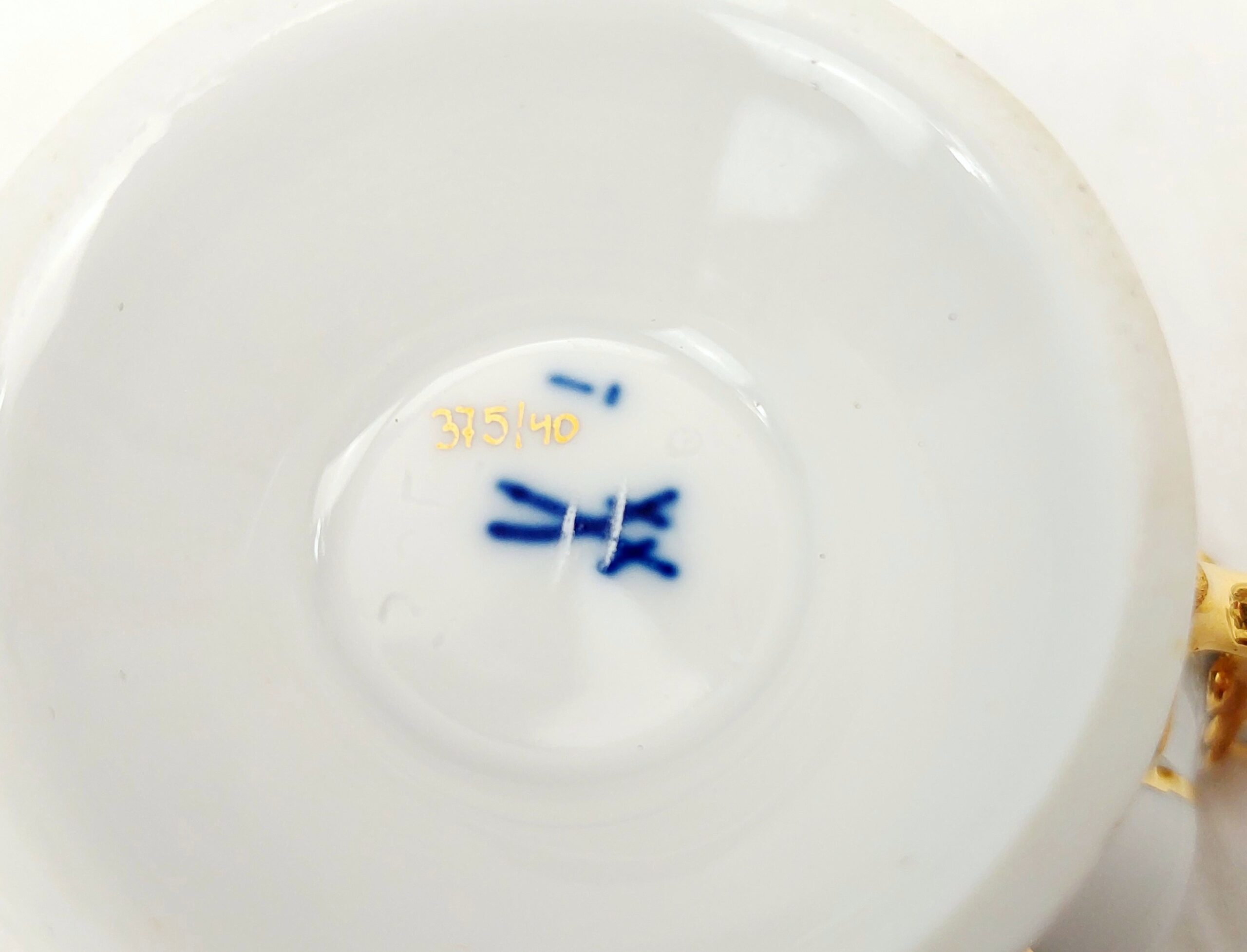 Circa 1900 Meissen White And Gilt Ribbed Porcelain Cup - Image 6