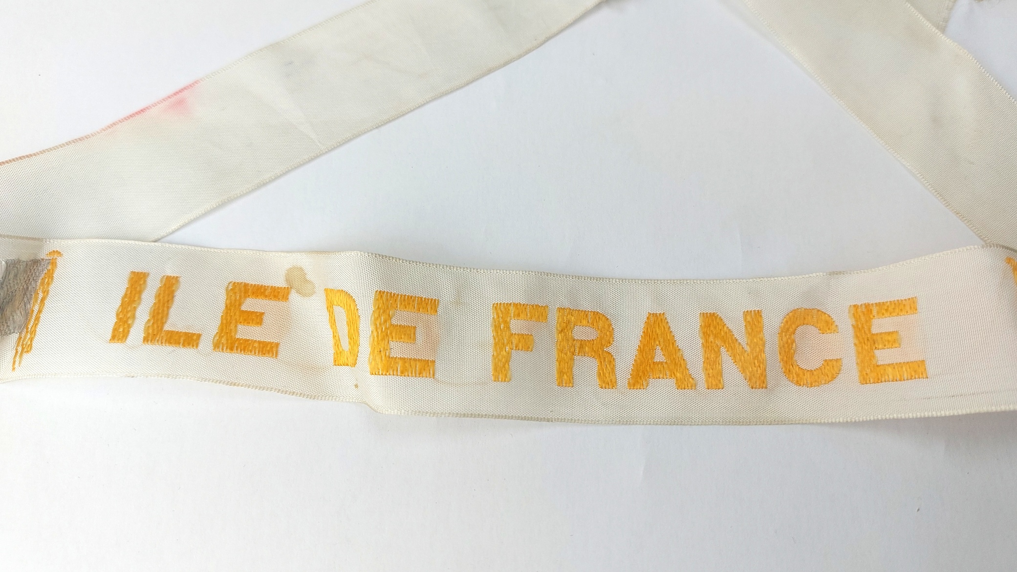 French Line (Compagnie Générale Transatlantique), c.1950s, SS Île de France Ocean Liner Cap Tally / Sailor Hat Ribbon with French Tricolour and CGT House Flag - Image 2