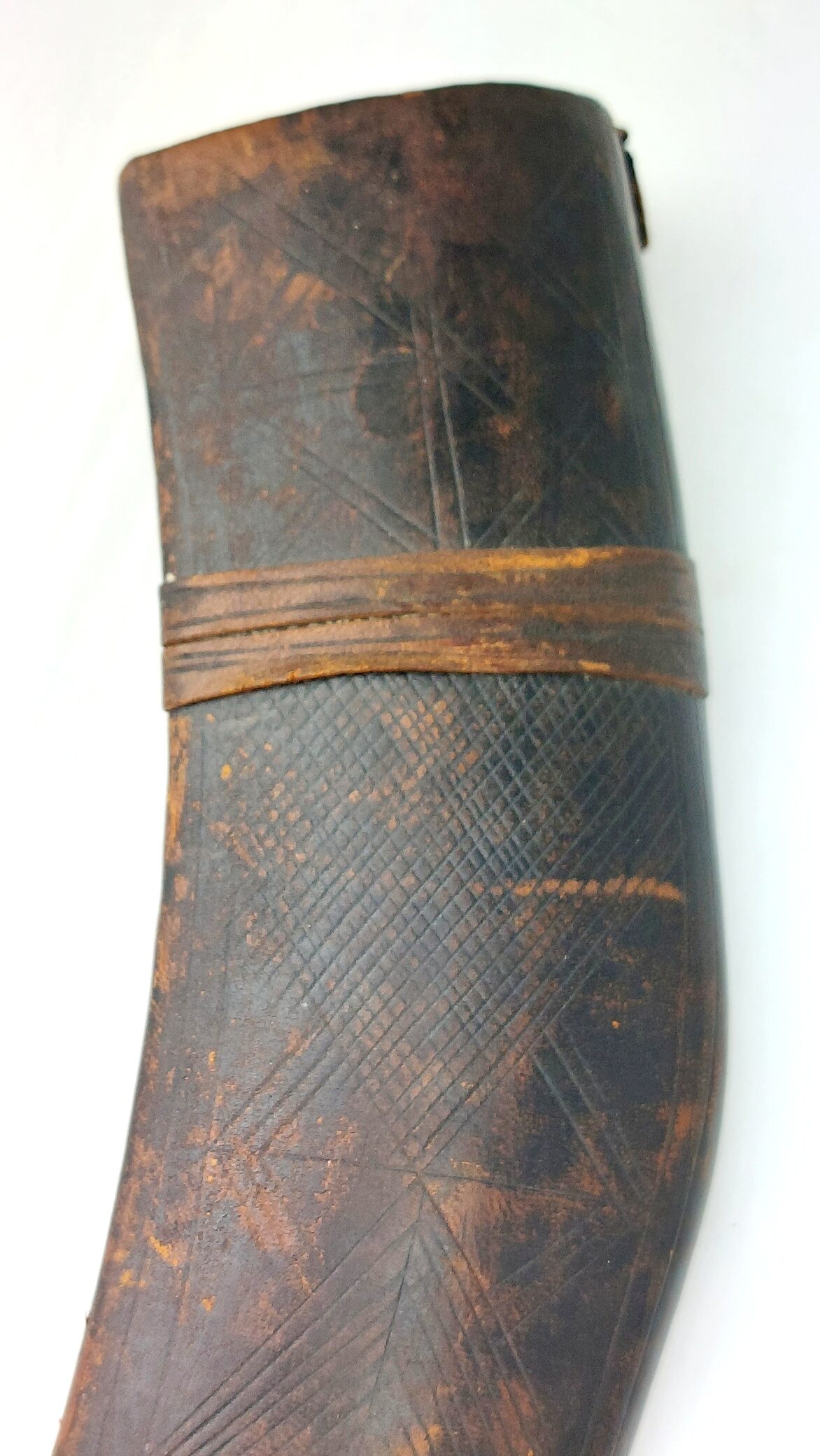 Nepalese, Late Victorian / Early 20th Century Kukri Knife Set, Lion’s Head Pommel, Studded Horn Hilt, with Karda, Chakmak and Leather Covered Scabbard - Image 30